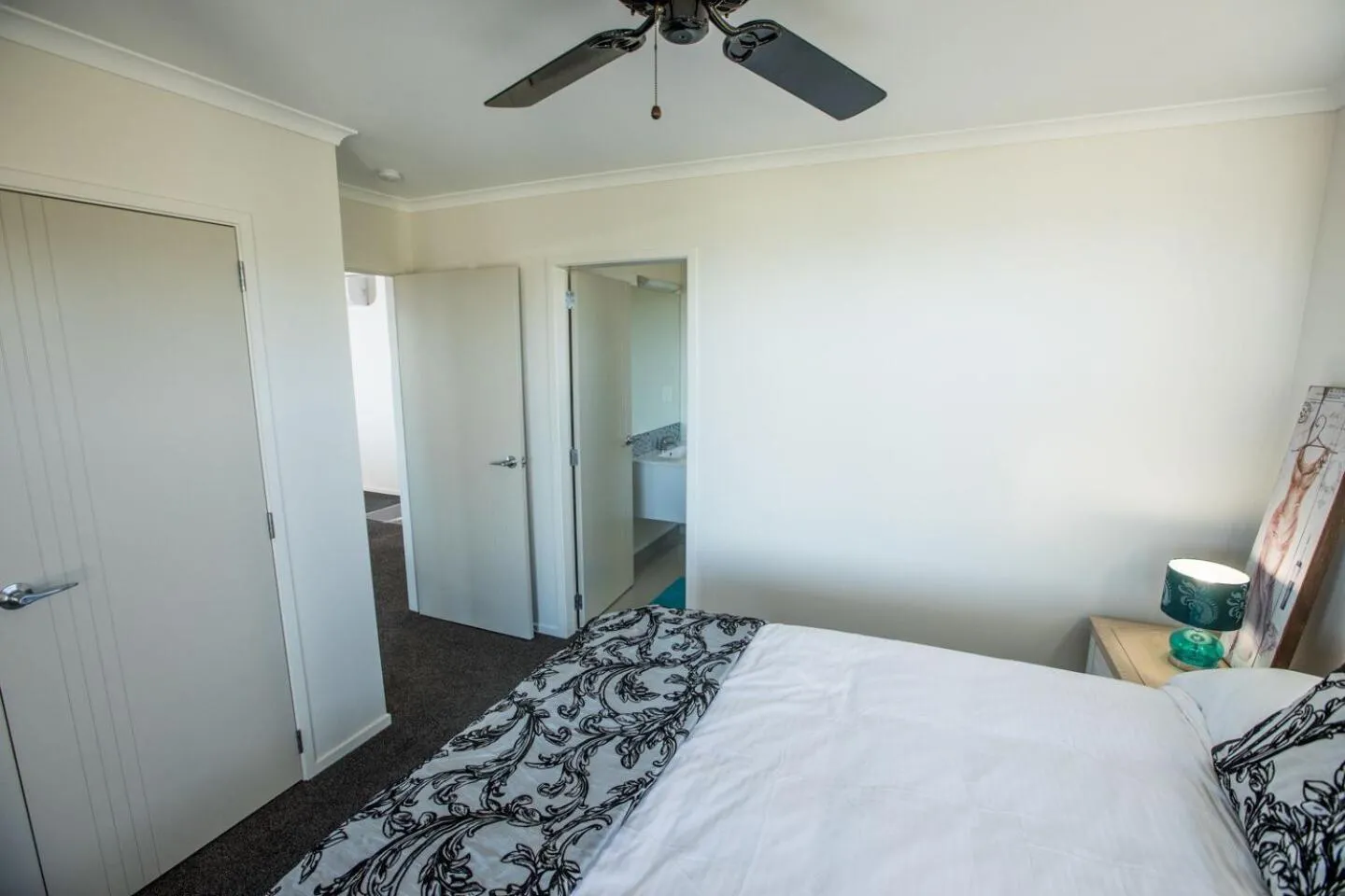 Bed in Omokoroa Sea View Apartment