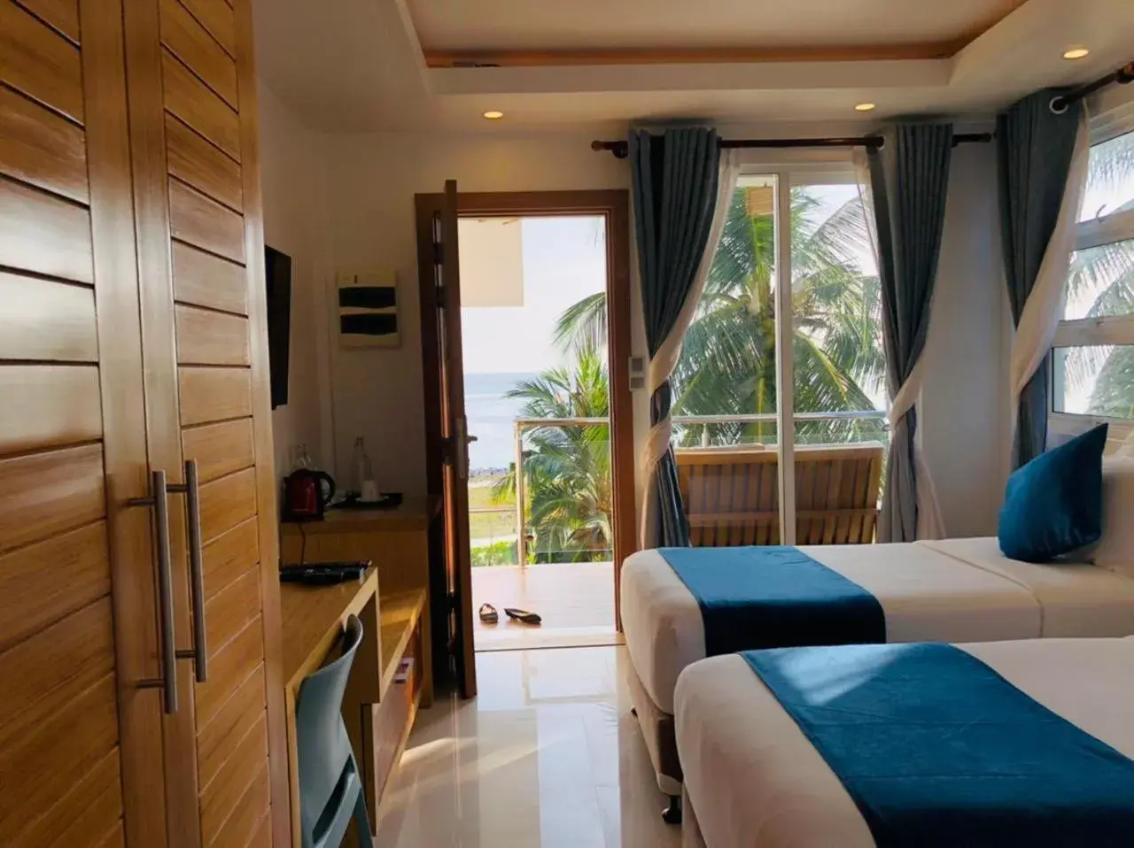 Garden view, Bed in Reef Edge Thulusdhoo, Maldives Garden view, Bed in Reef Edge Thulusdhoo, Maldives