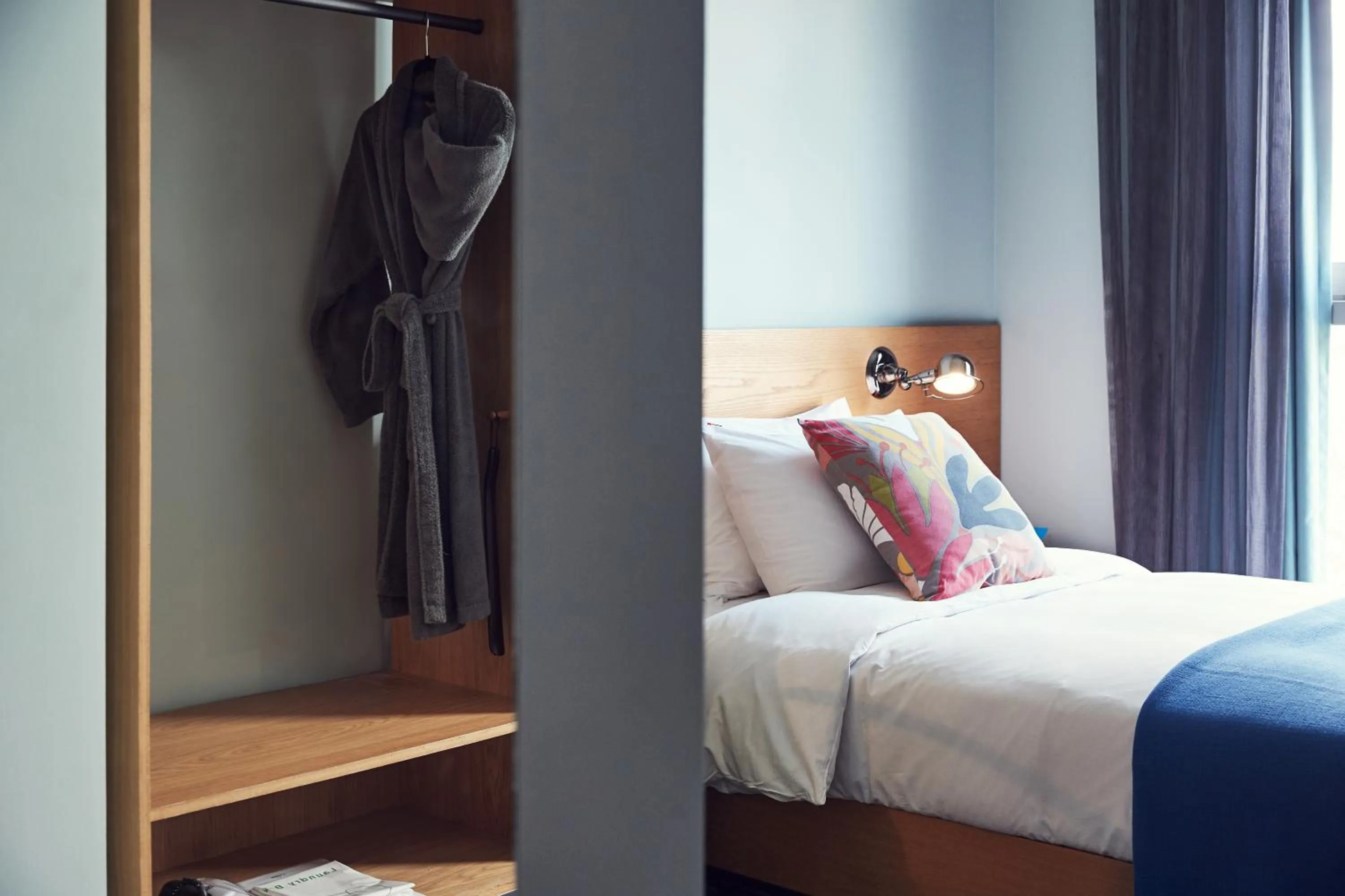 Bed in La Casa Hotel Seoul