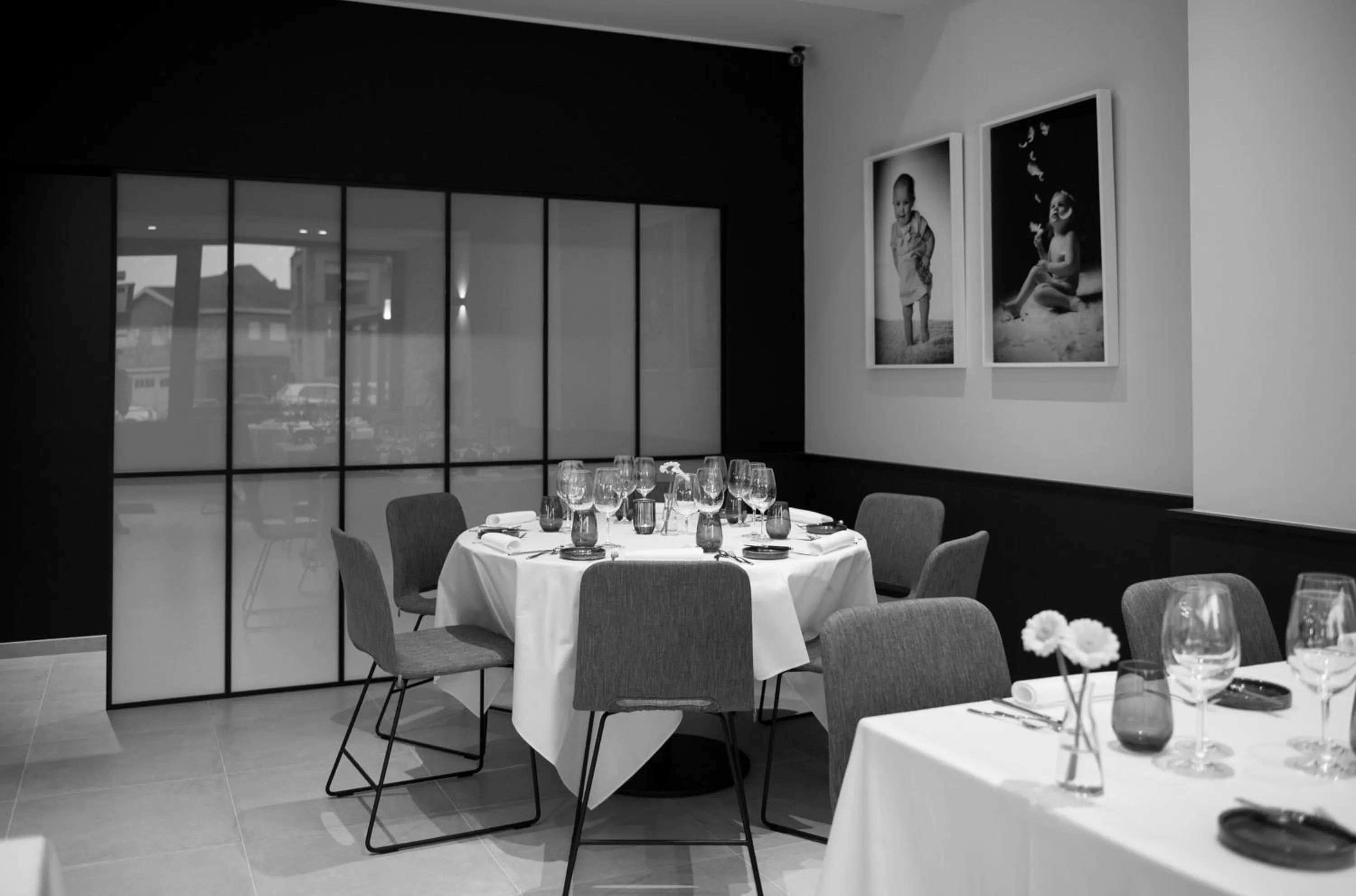 Restaurant/places to eat in Hotel Carnac