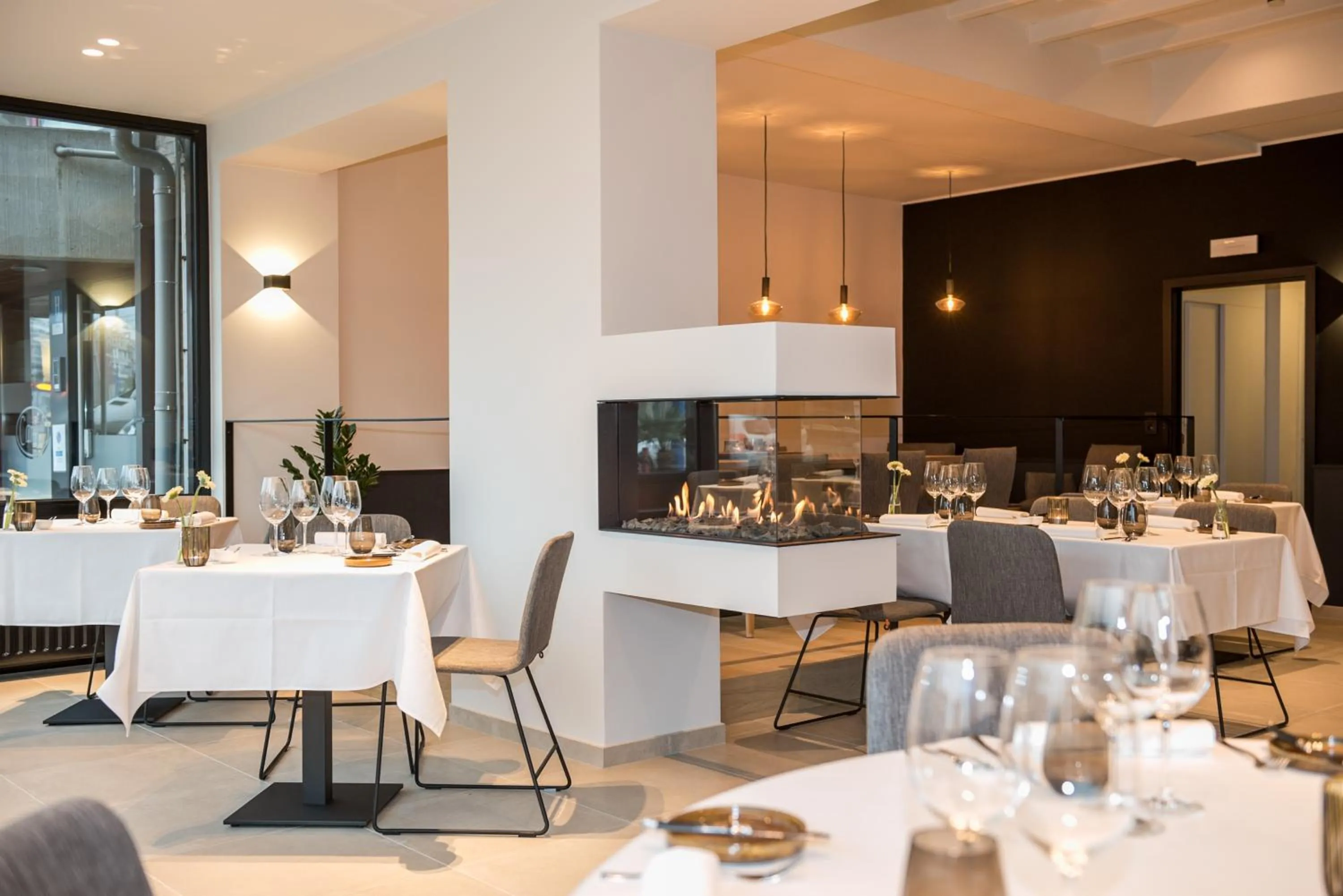 Restaurant/places to eat in Hotel Carnac