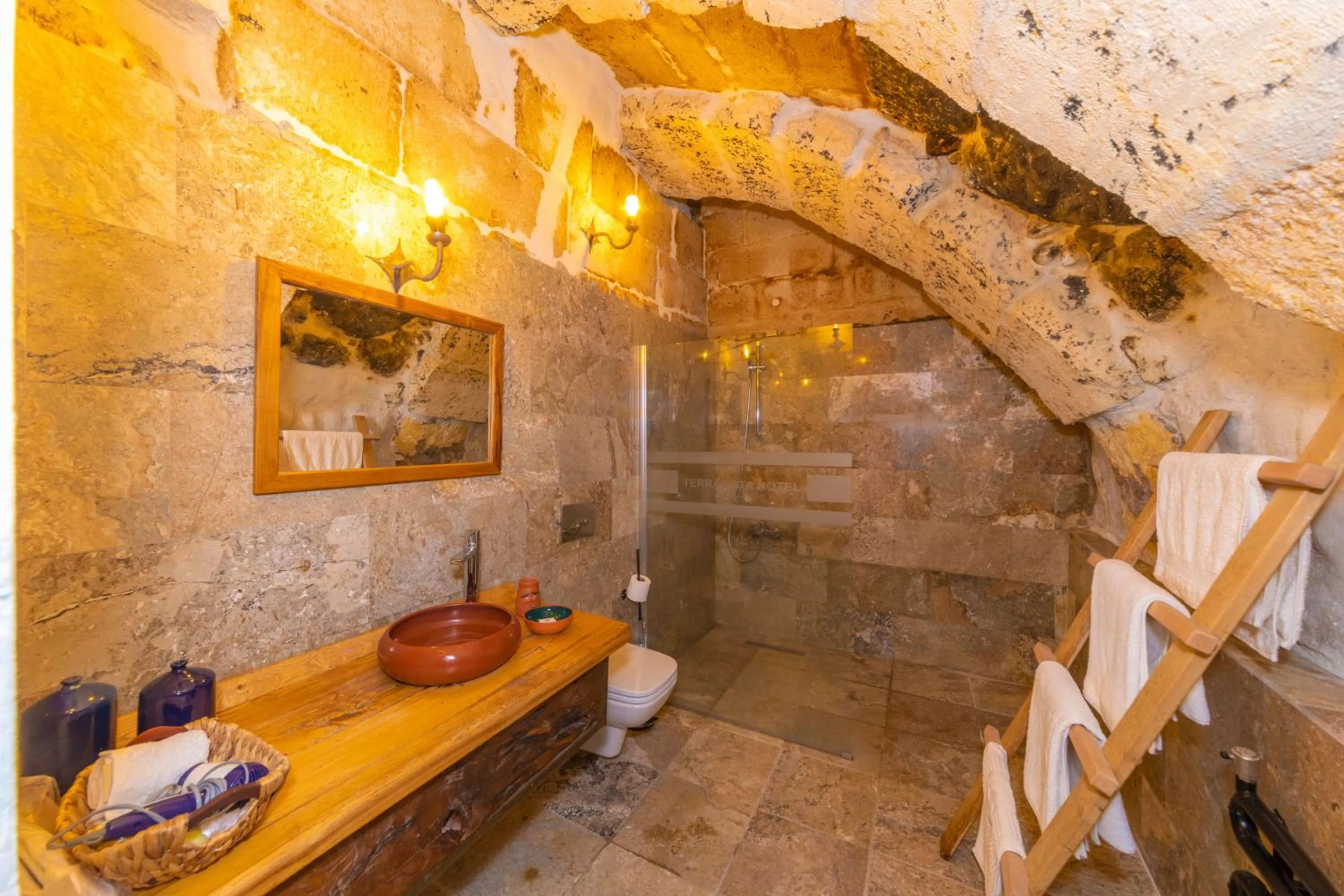 Massage in terracota hotel