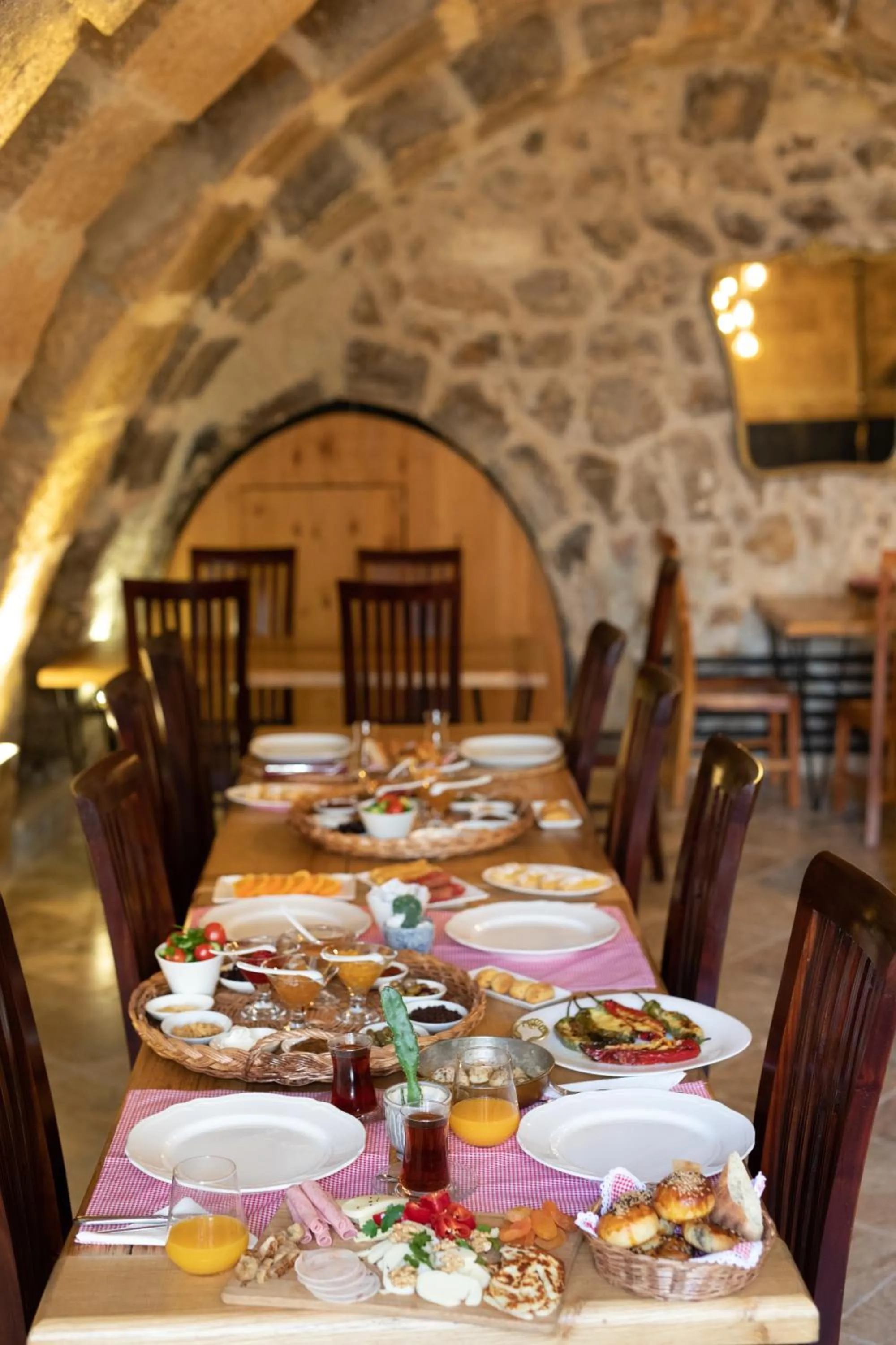 Restaurant/places to eat in terracota hotel