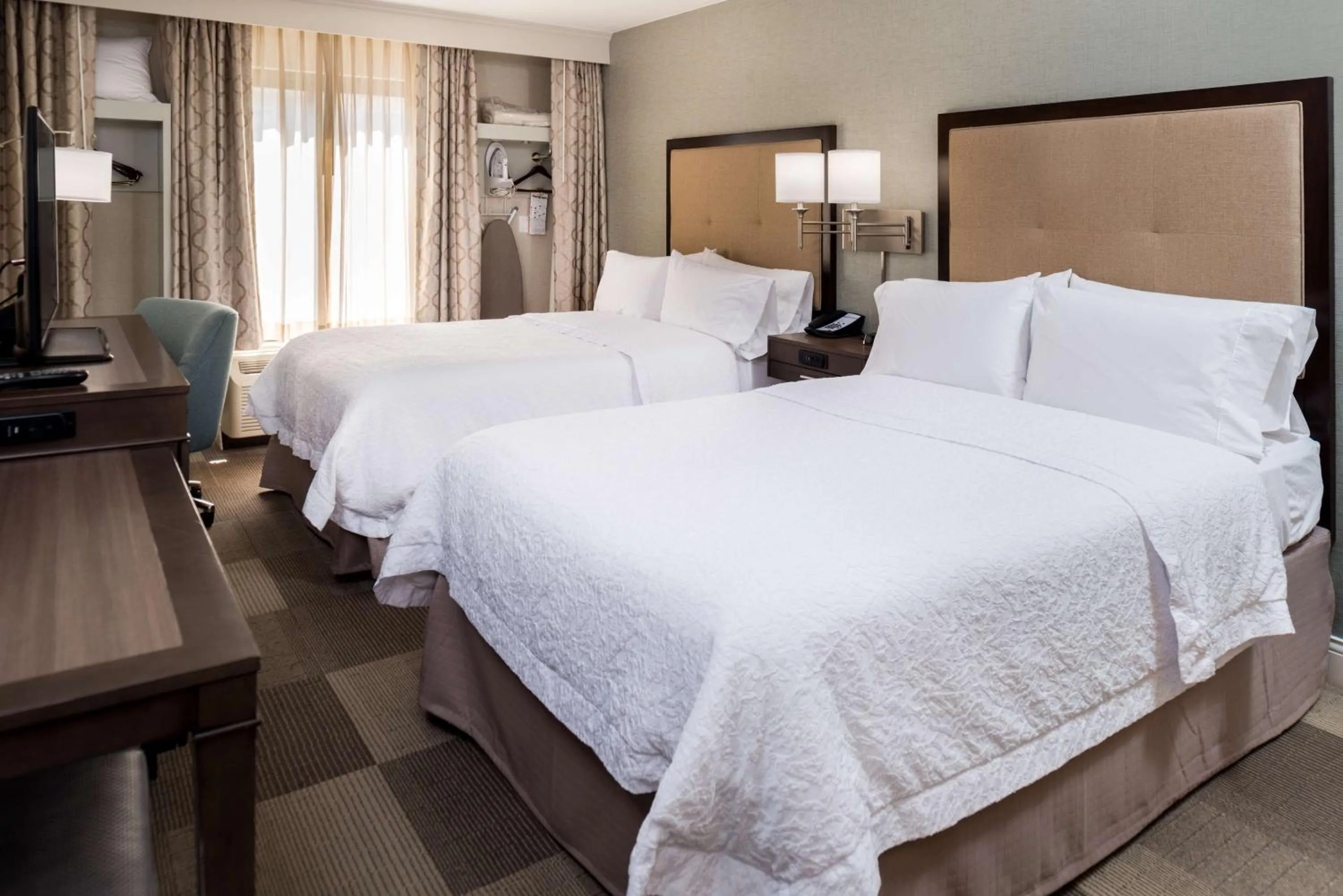 Bed in Hampton Inn Los Angeles-West Covina