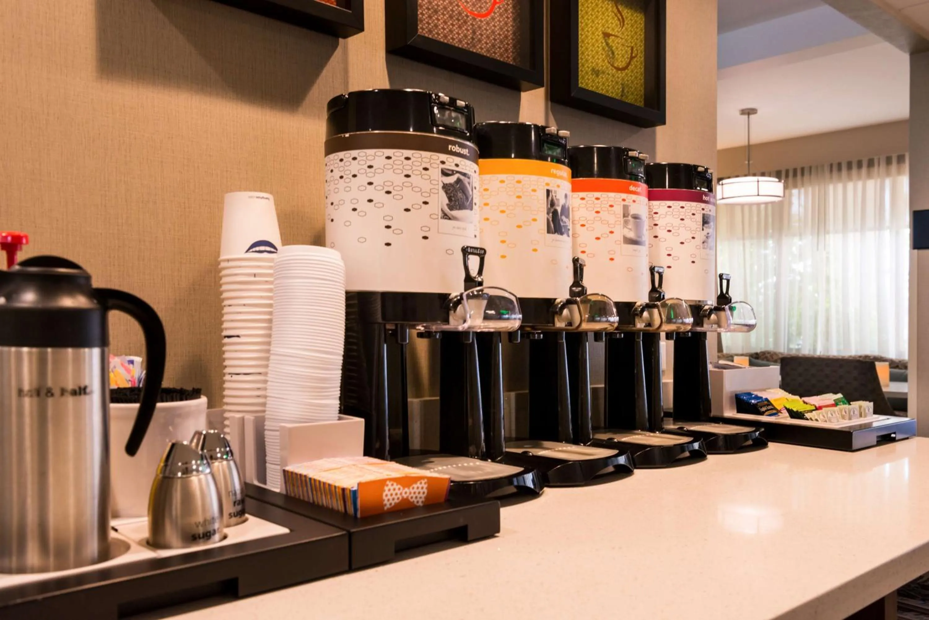 Dining area in Hampton Inn Los Angeles-West Covina