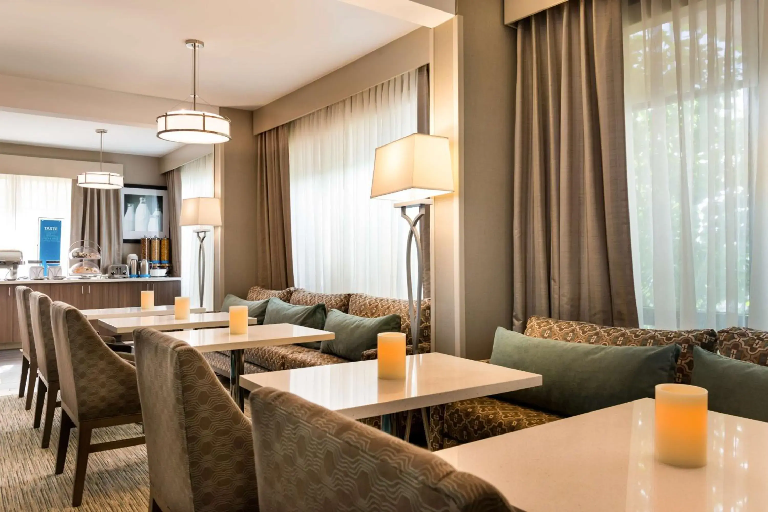 Restaurant/places to eat in Hampton Inn Los Angeles-West Covina Restaurant/places to eat in Hampton Inn Los Angeles-West Covina