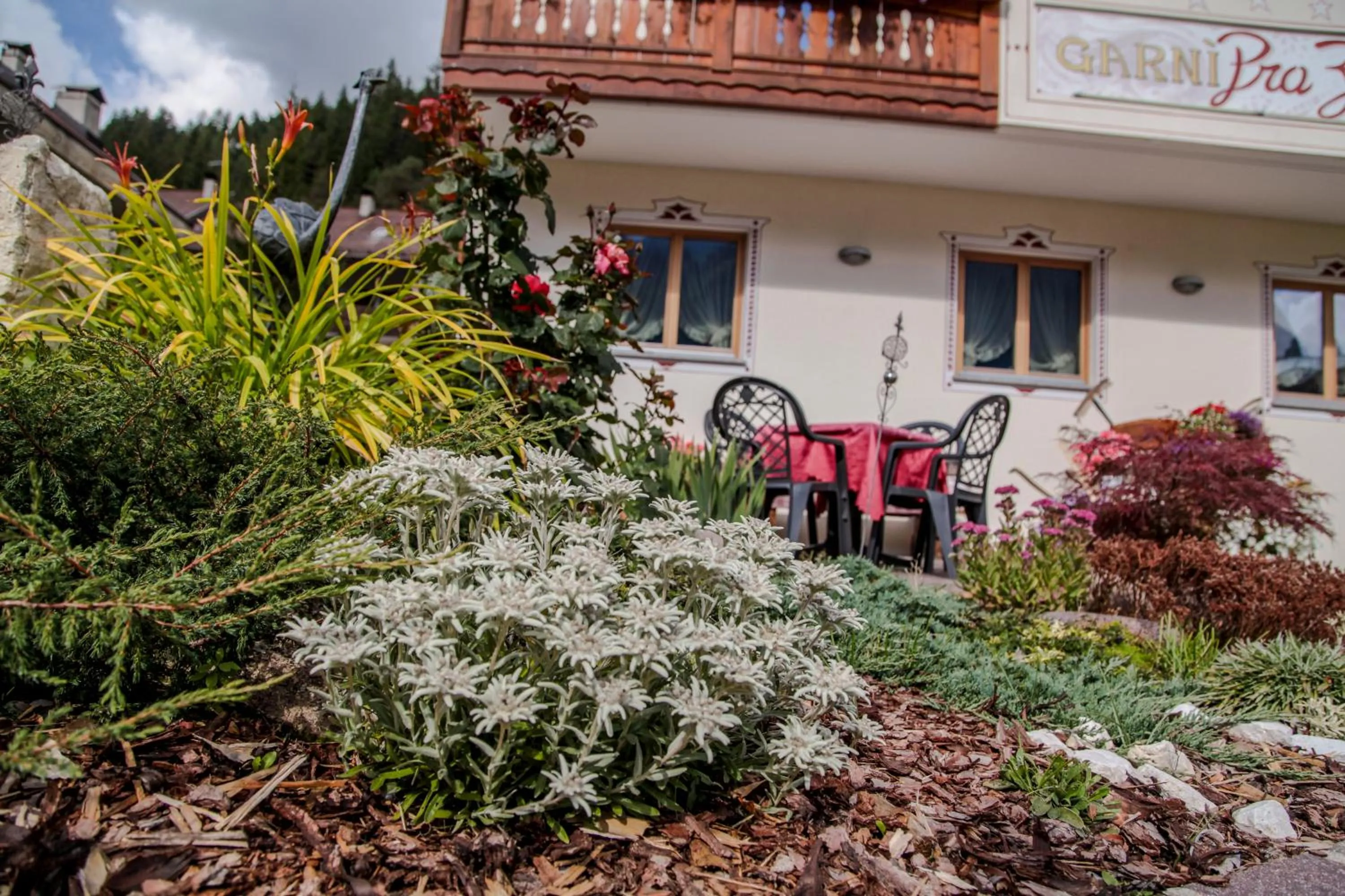 Property building in Garnì Prà Fiorì