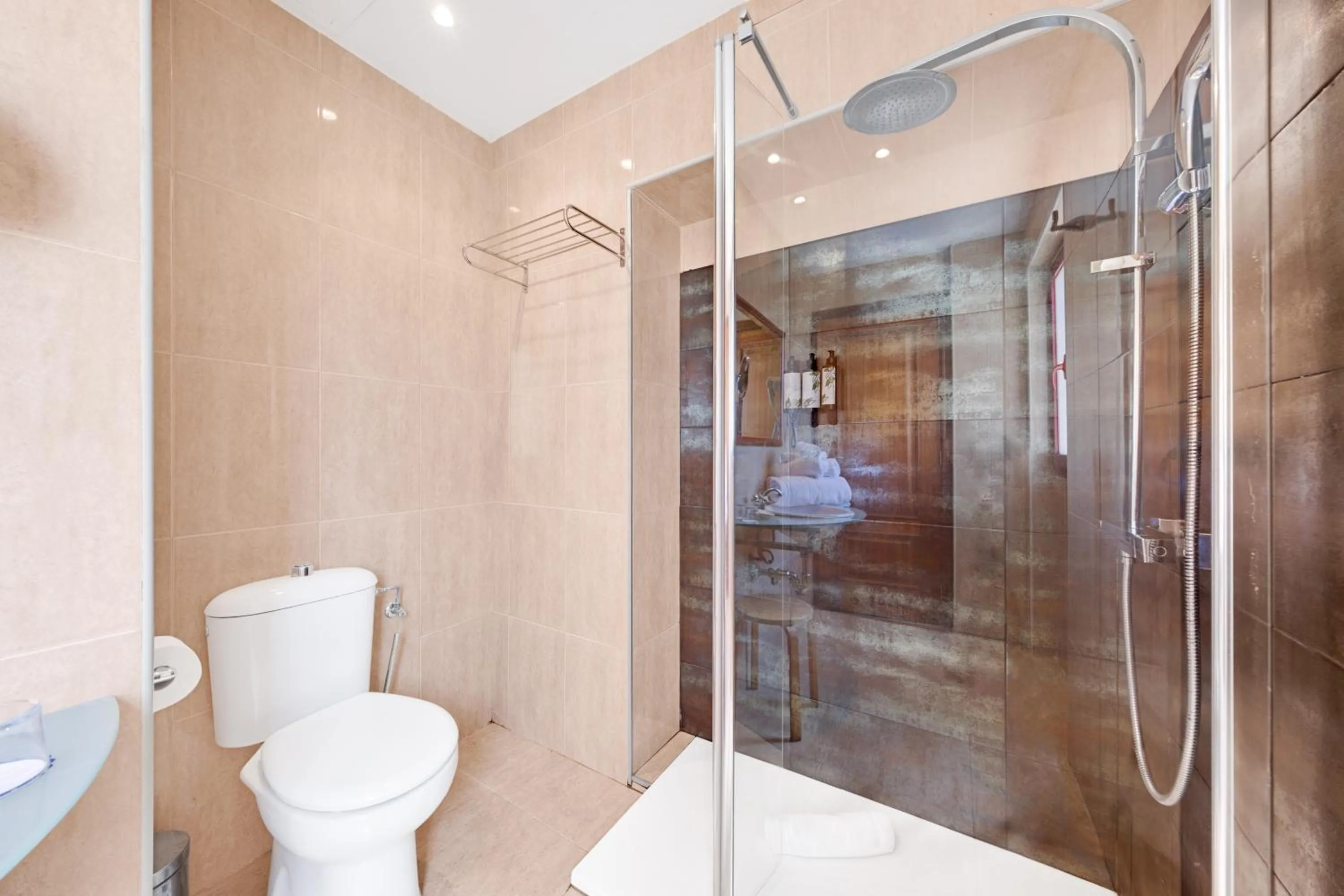 Bathroom in Hotel Ciutat Jardi