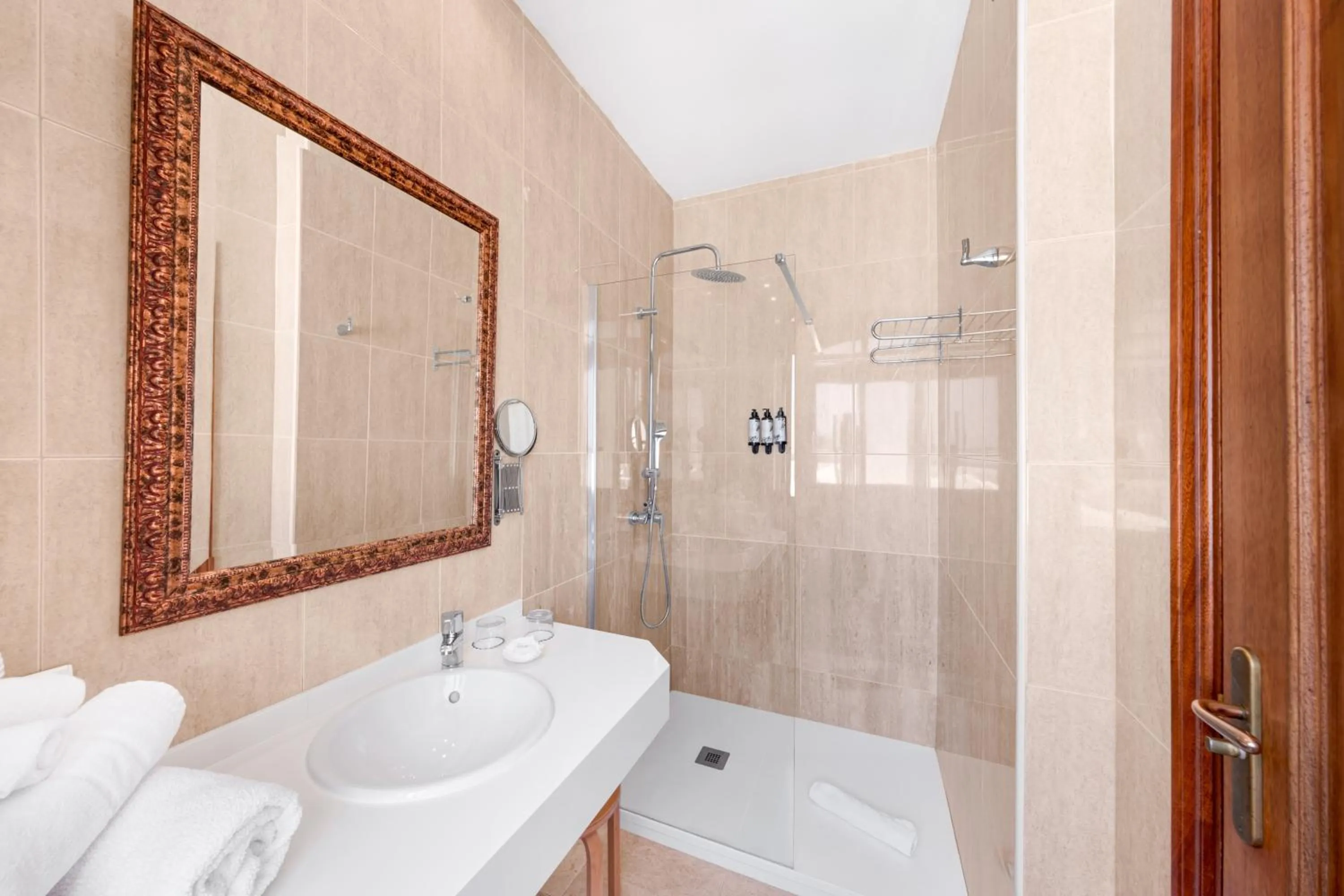 Bathroom in Hotel Ciutat Jardi