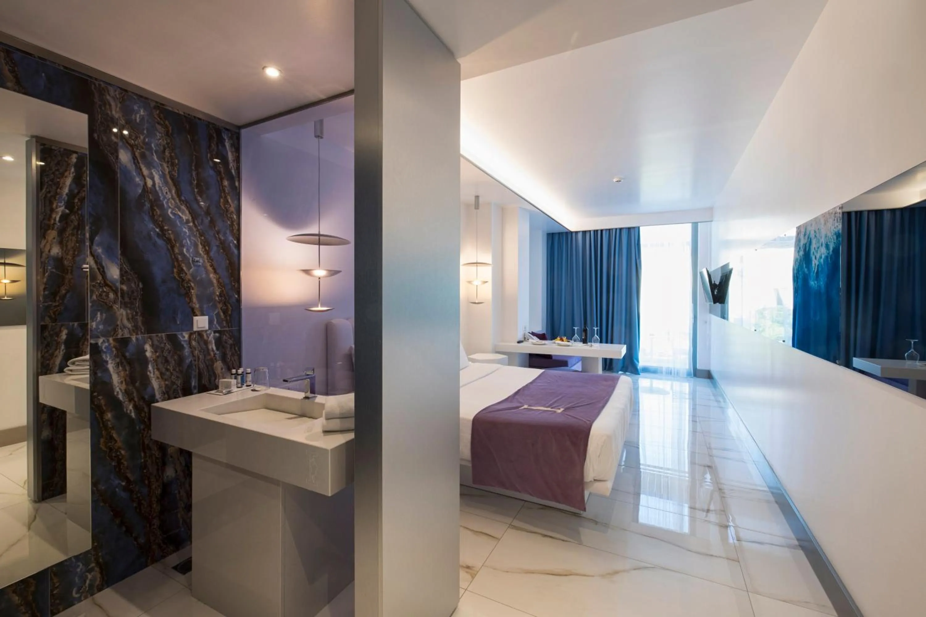 Bathroom, Bed in I Resort Beach Hotel & Spa