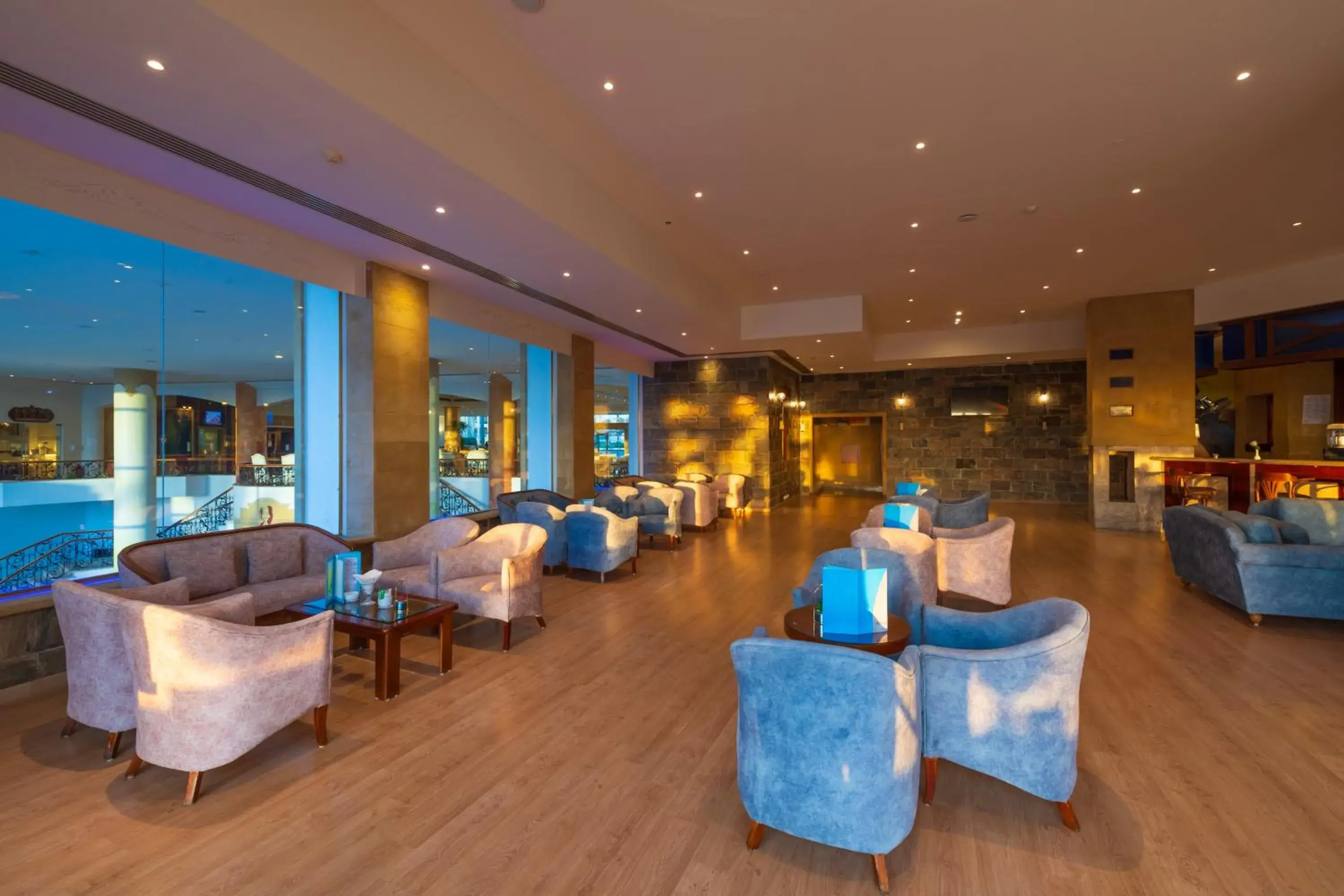 Lounge or bar in Amwaj Oyoun Resort Lounge or bar in Amwaj Oyoun Resort