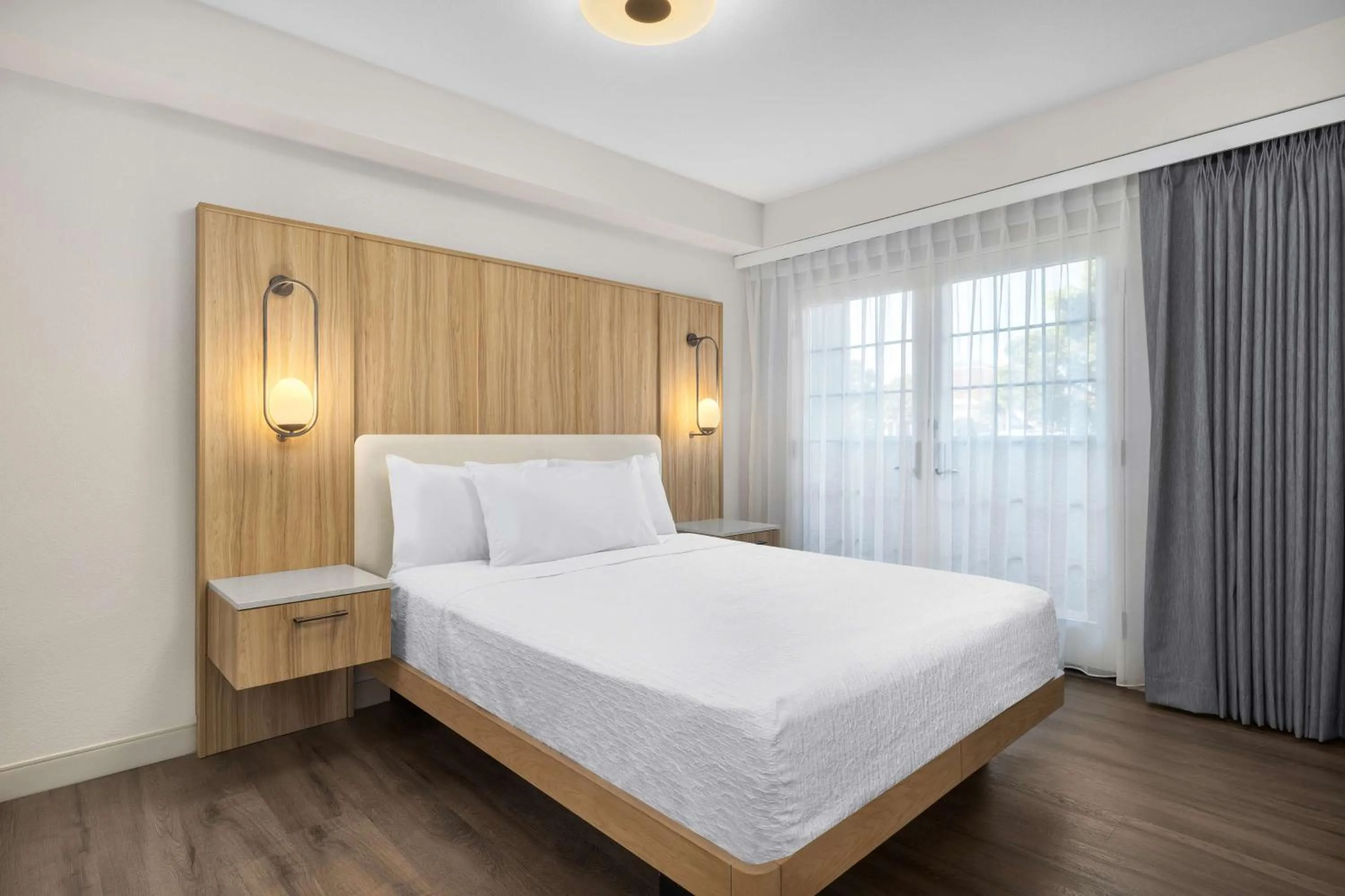 Bed in Homewood Suites by Hilton San Diego Airport-Liberty Station