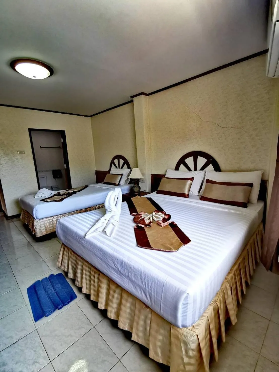 Bed in Natacha Hotel