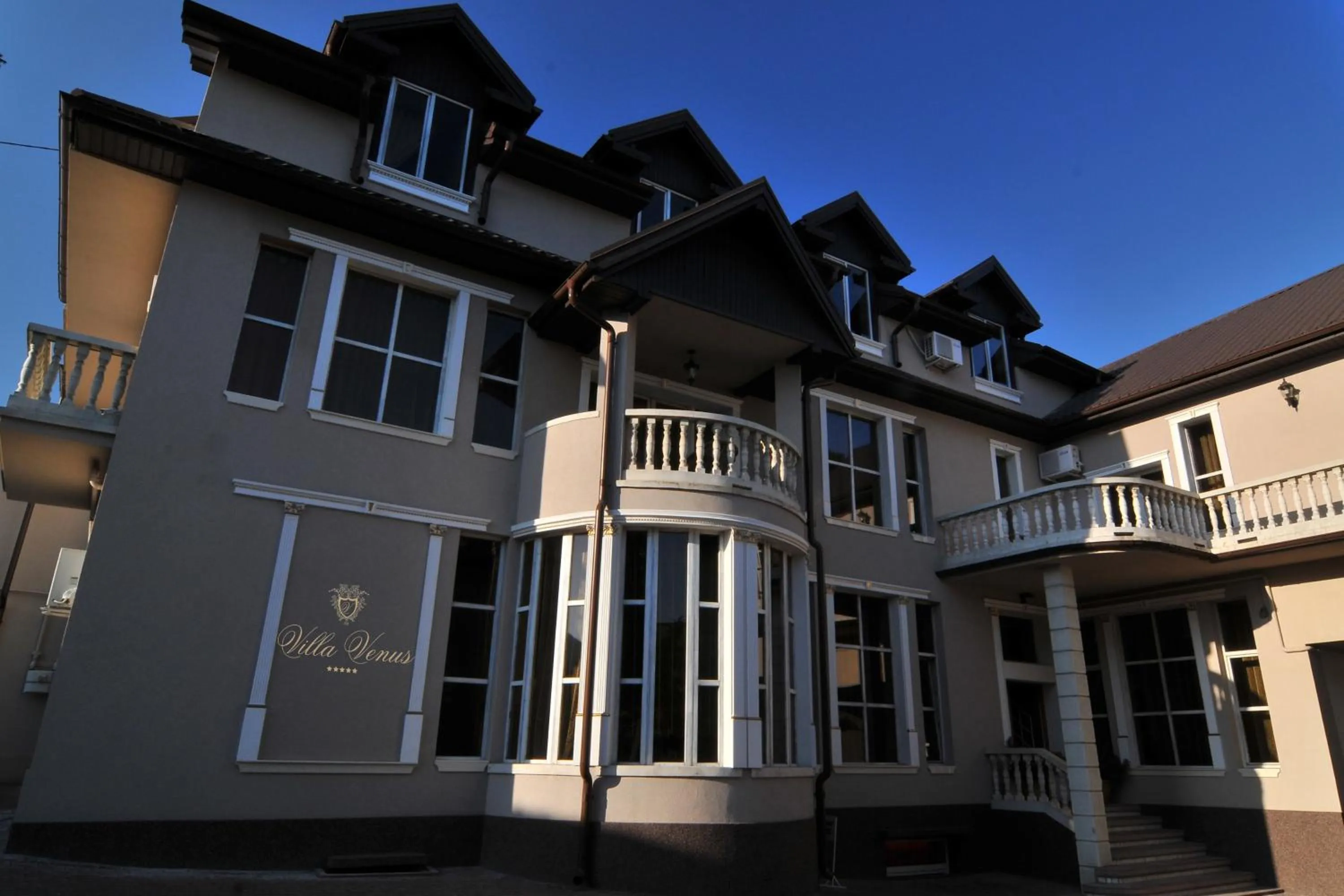 Facade/entrance in Villa Venus