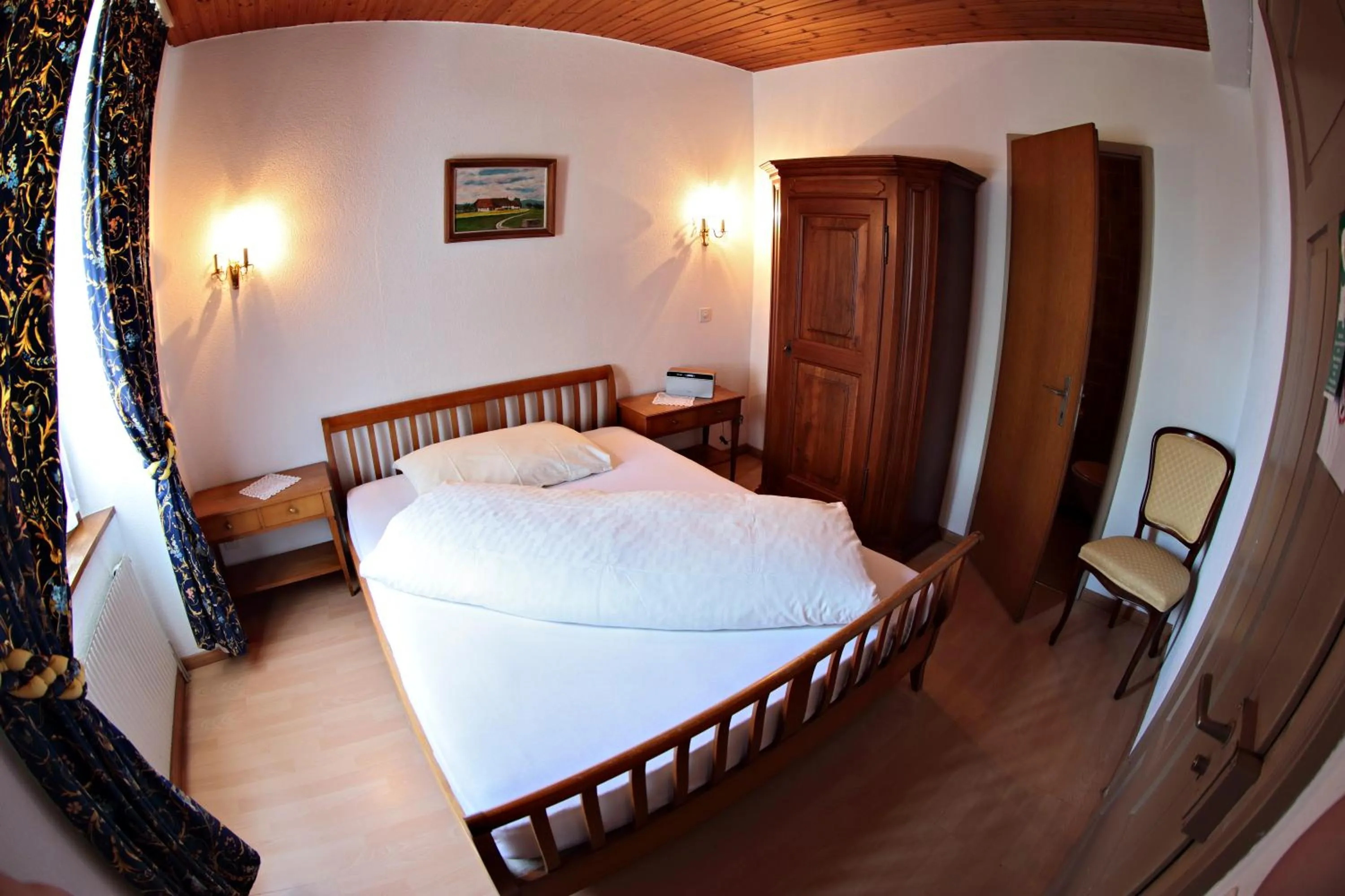 Photo of the whole room, Bed in Gasthof National