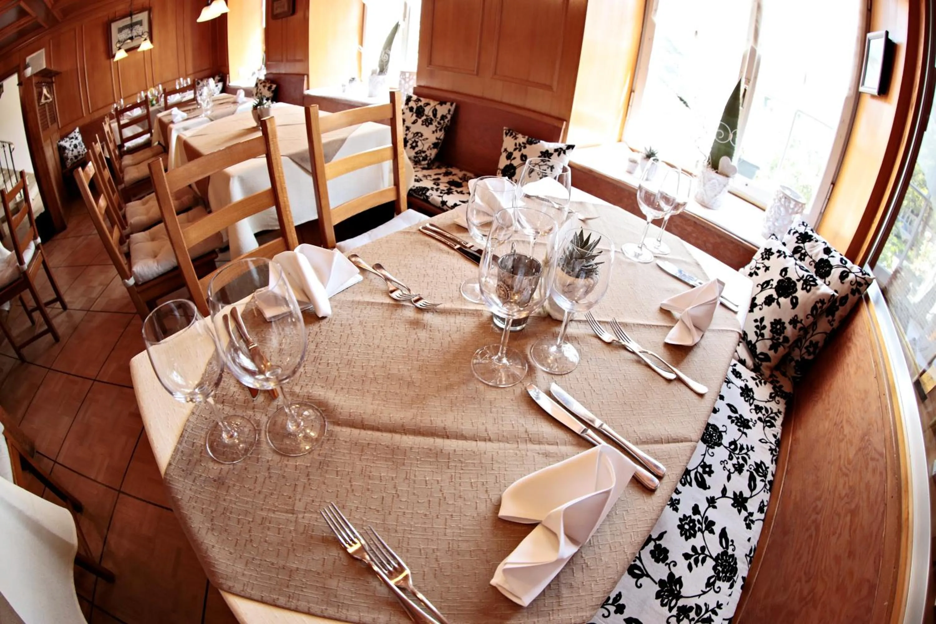 Restaurant/places to eat in Gasthof National