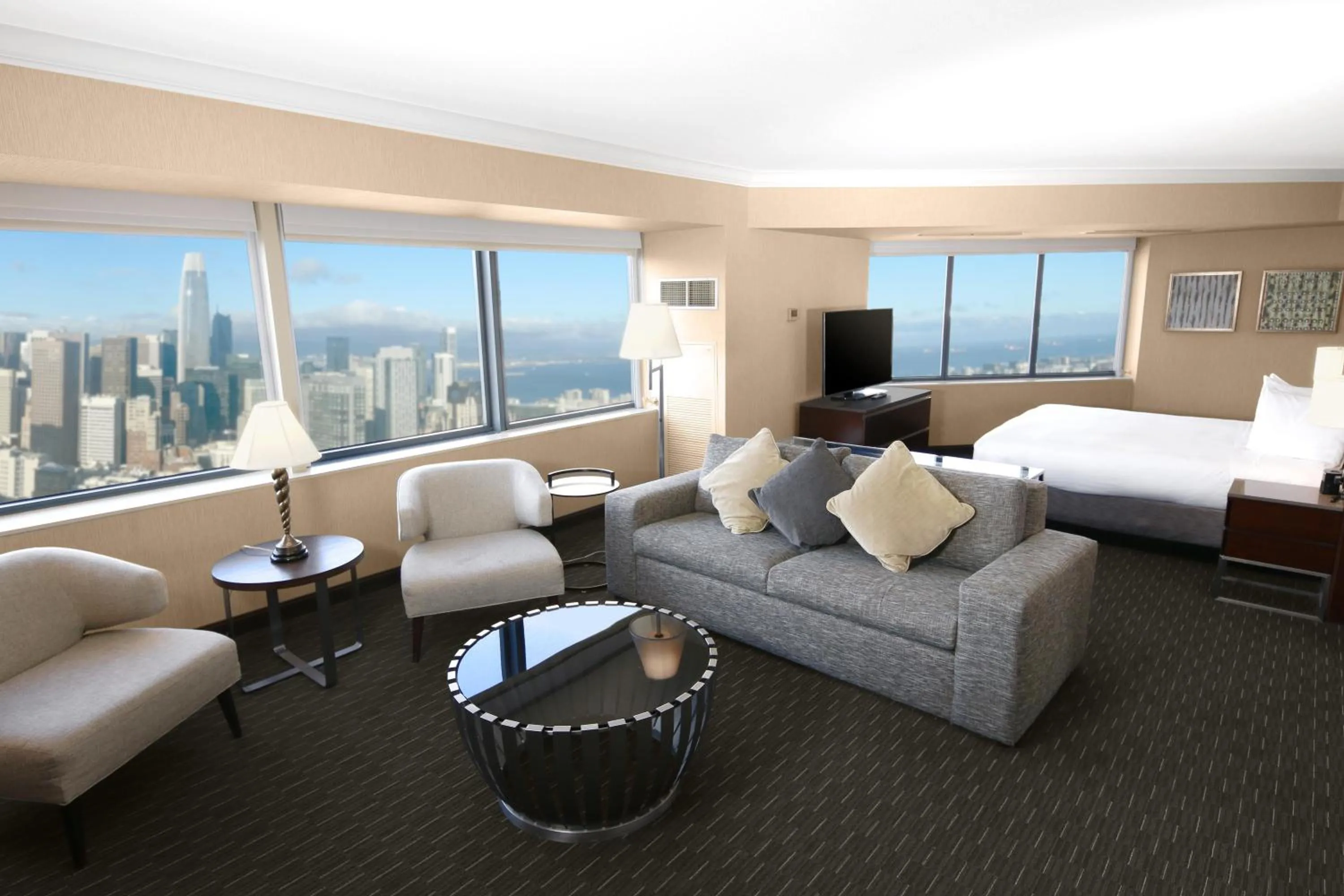 Living room, Bed in Hilton San Francisco Union Square