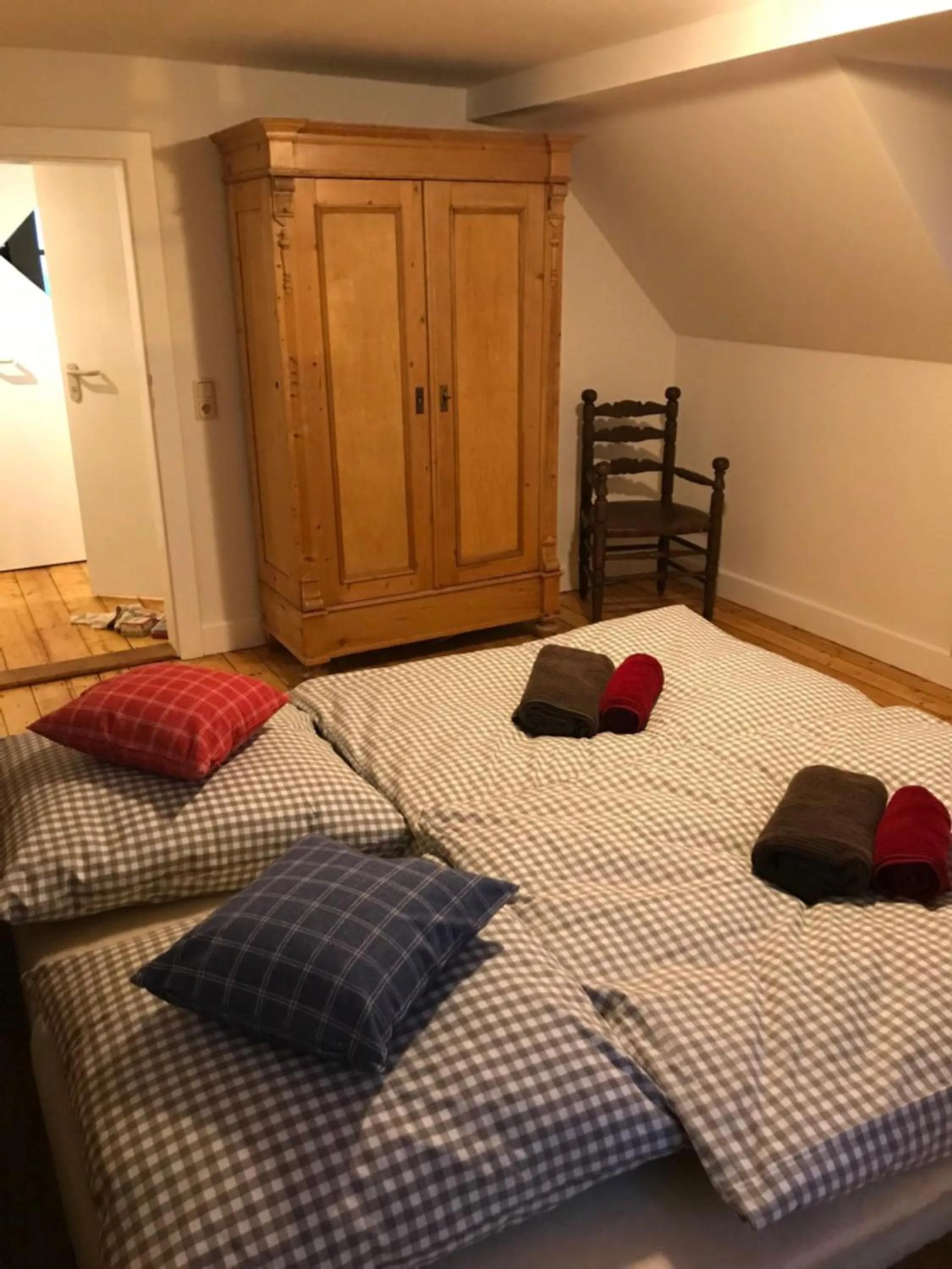 Bedroom, Bed in Schloß Auerbach Kleine Ferienwohnung
