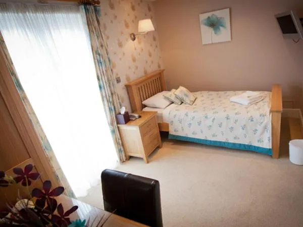 Day, Bed in The Carlton