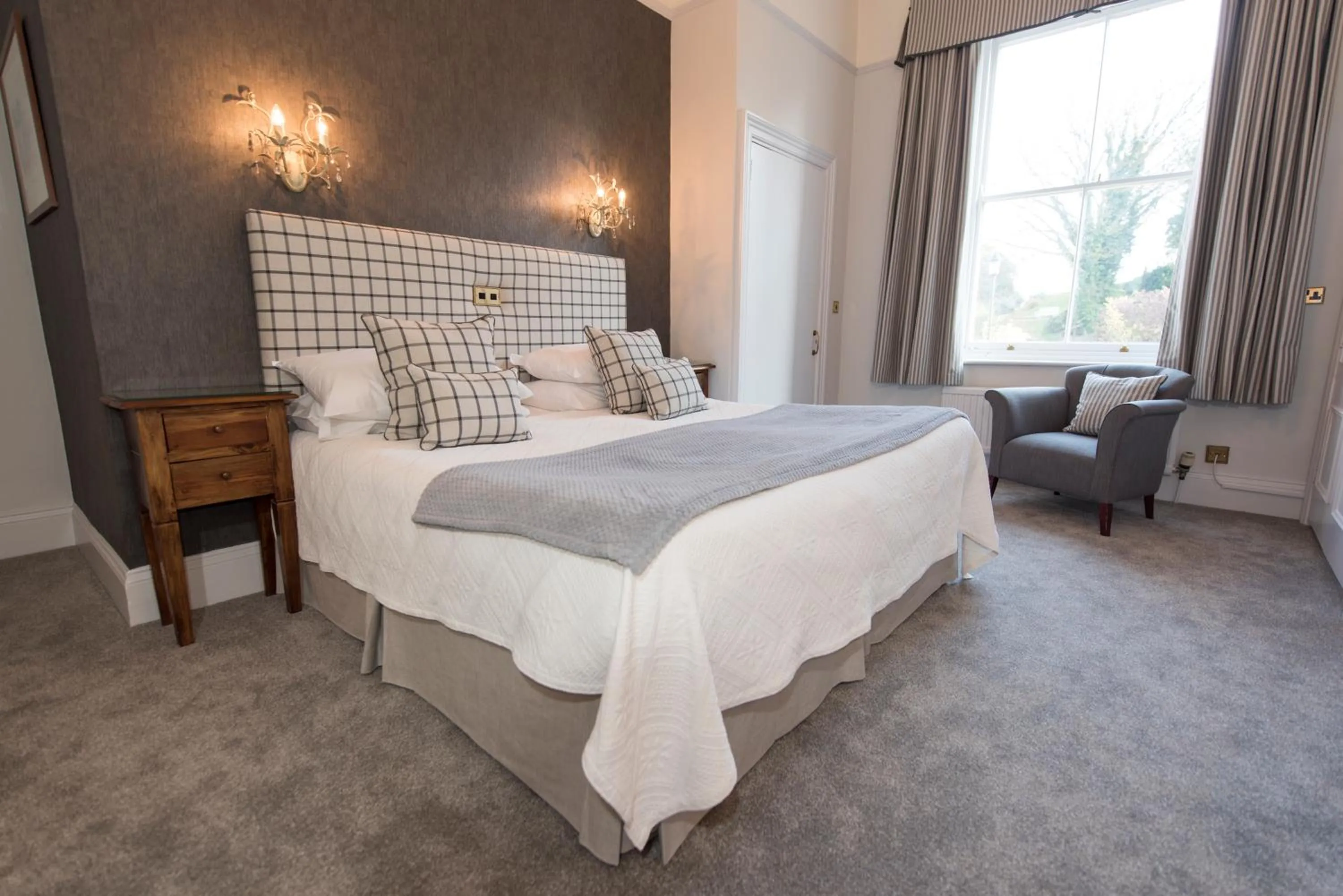 Bedroom, Bed in The Royal Hotel