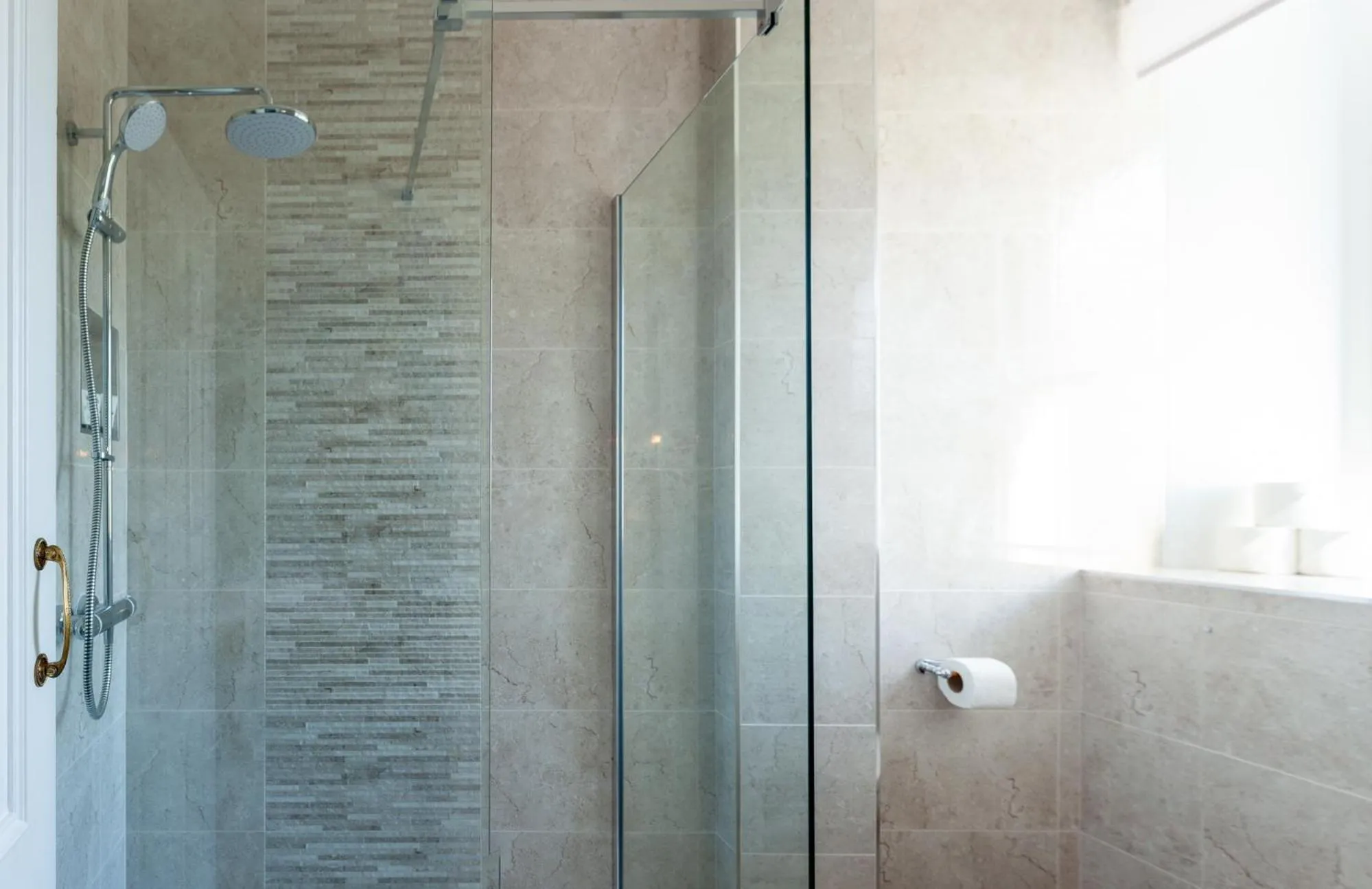 Shower in The Royal Hotel