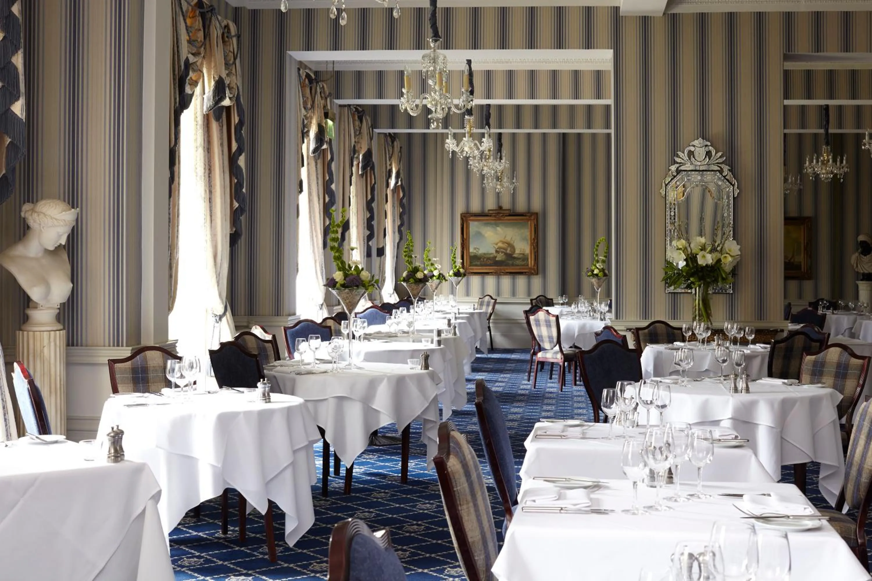 Restaurant/places to eat in The Royal Hotel