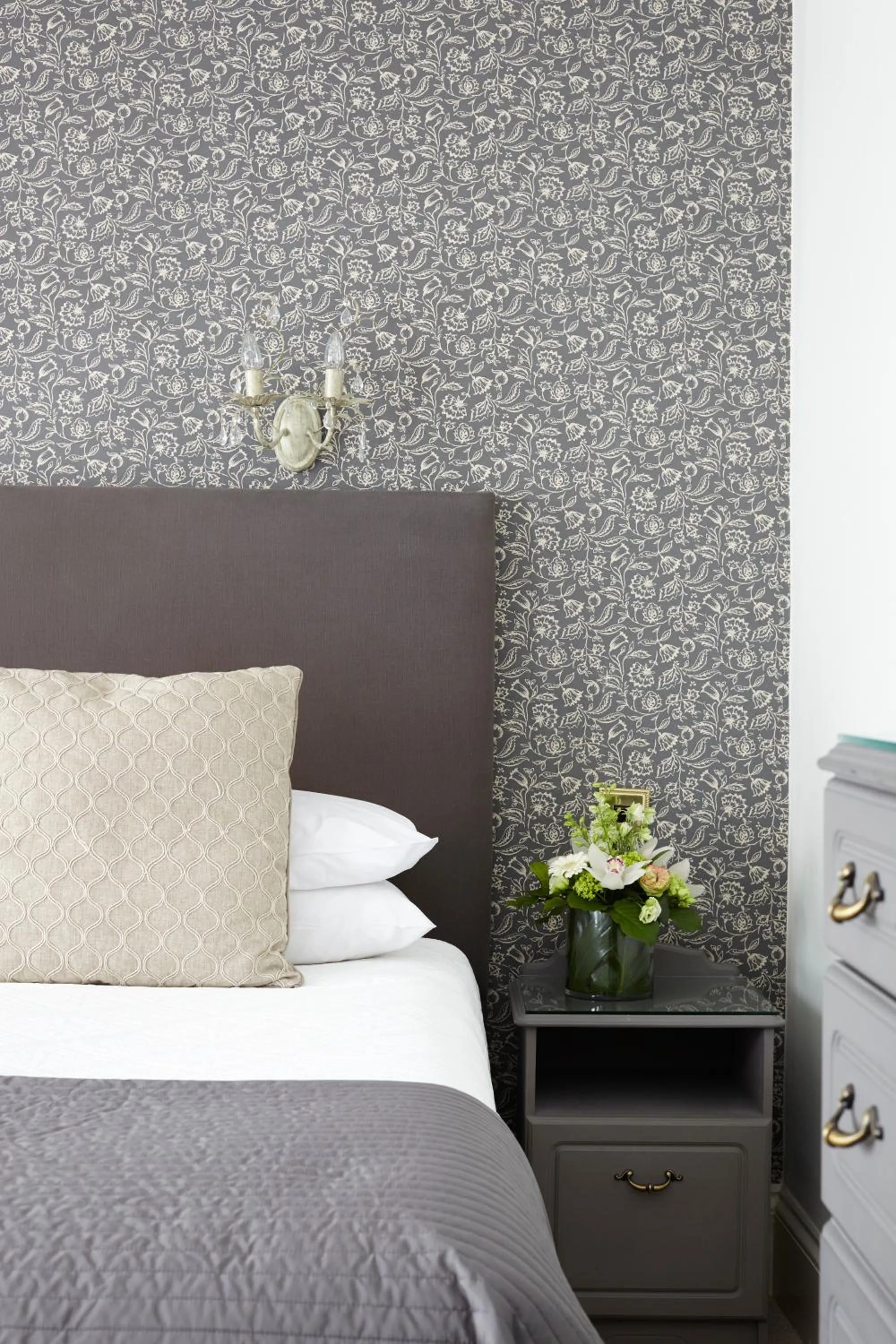 Bedroom, Bed in The Royal Hotel