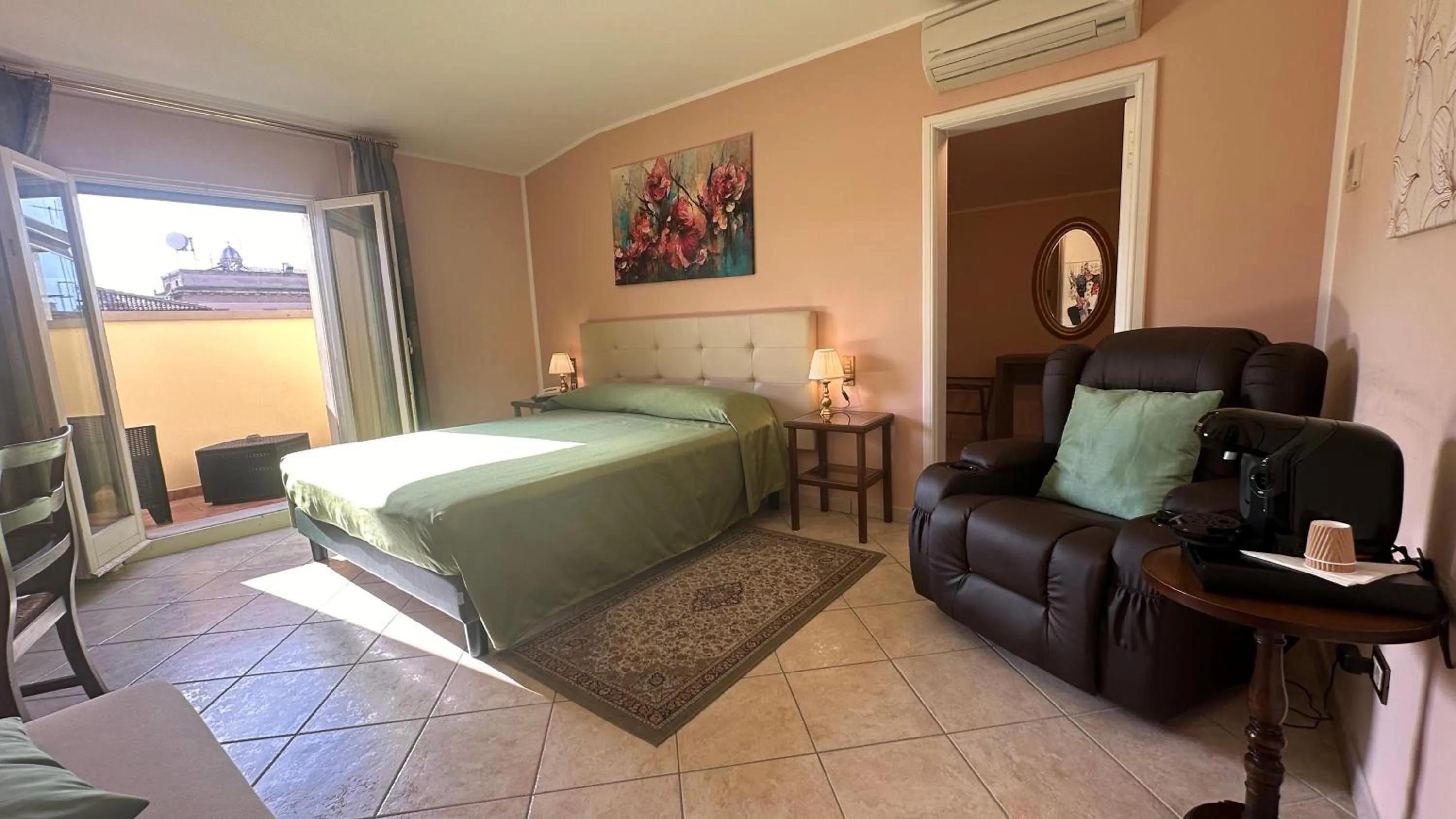 Property building, Bed in Hotel Roma