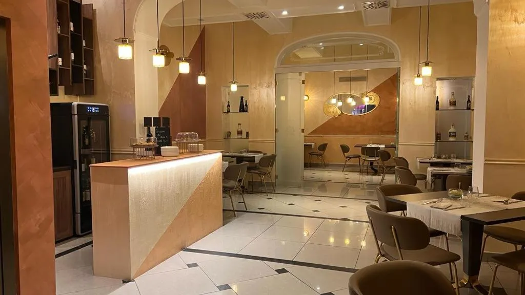 Restaurant/places to eat in Hotel Roma
