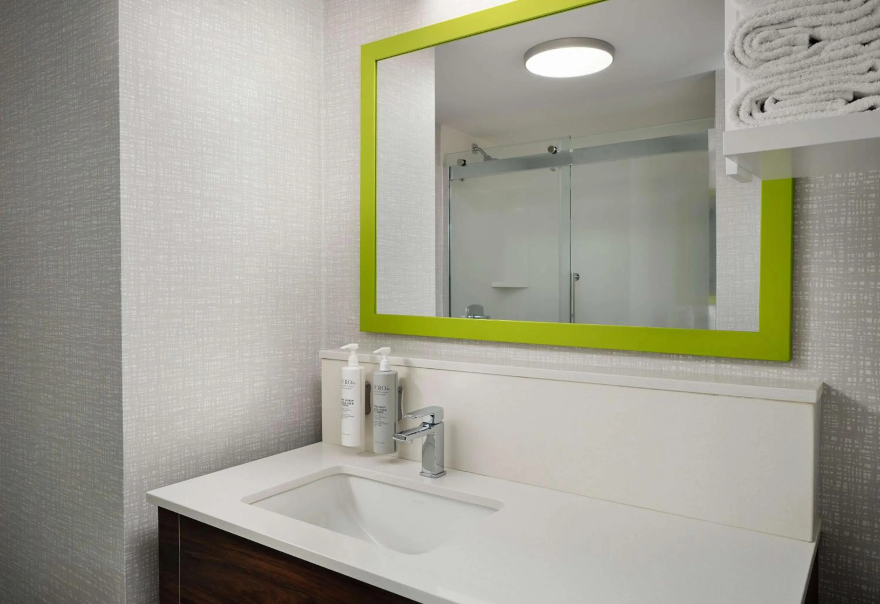 Bathroom in Hampton Inn San Diego/Del Mar