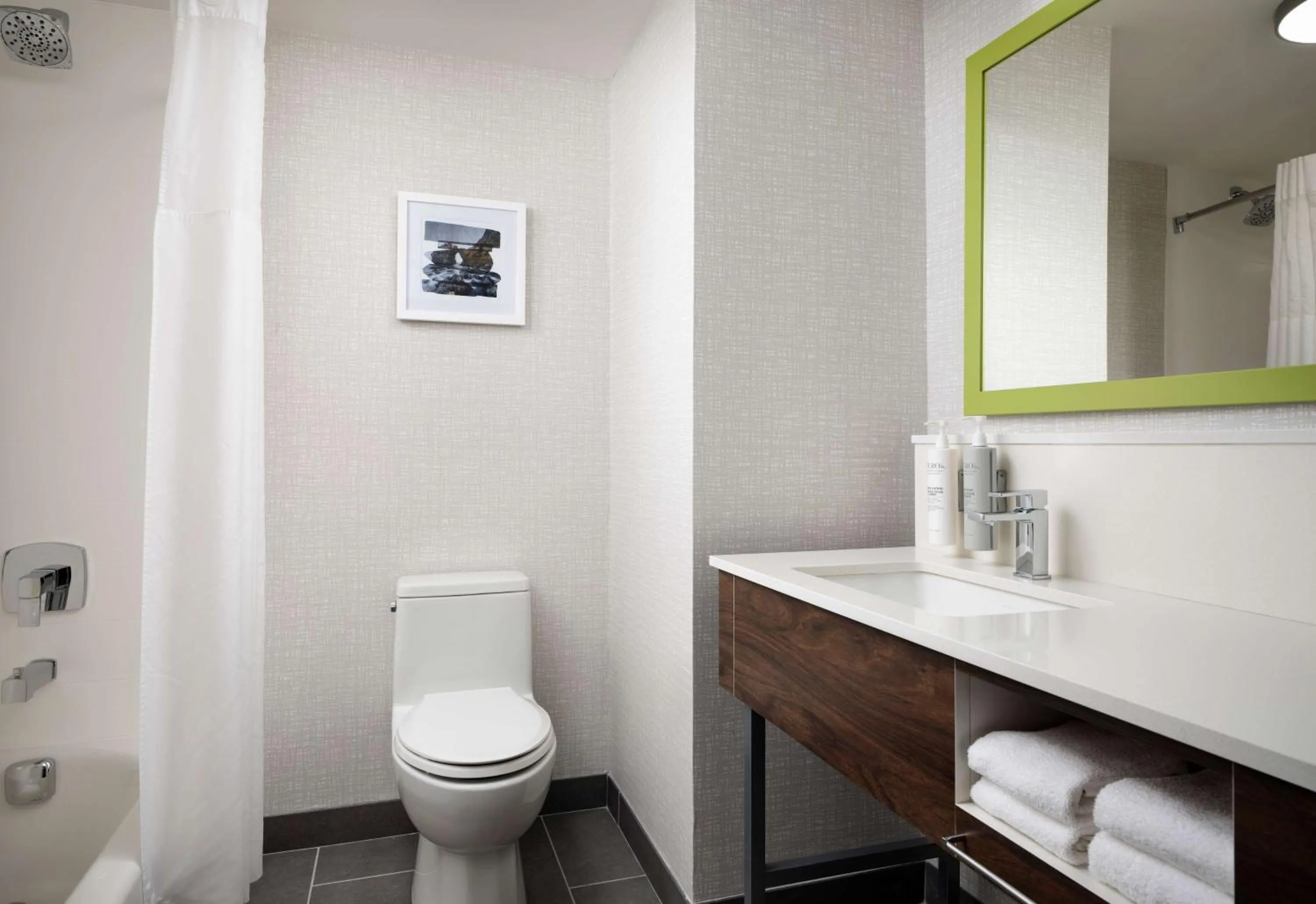 Bathroom in Hampton Inn San Diego/Del Mar