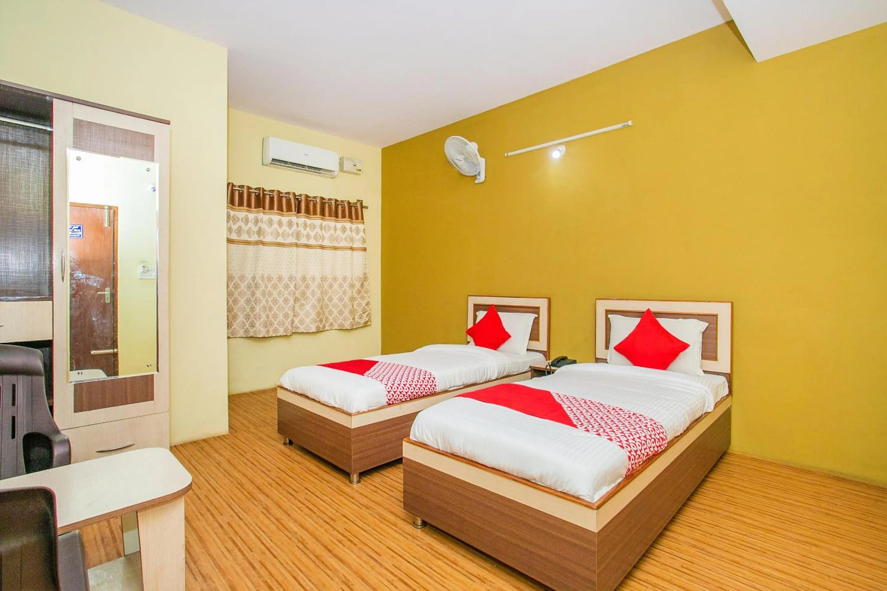 Bedroom in Hotel O by OYO Alankar Residency