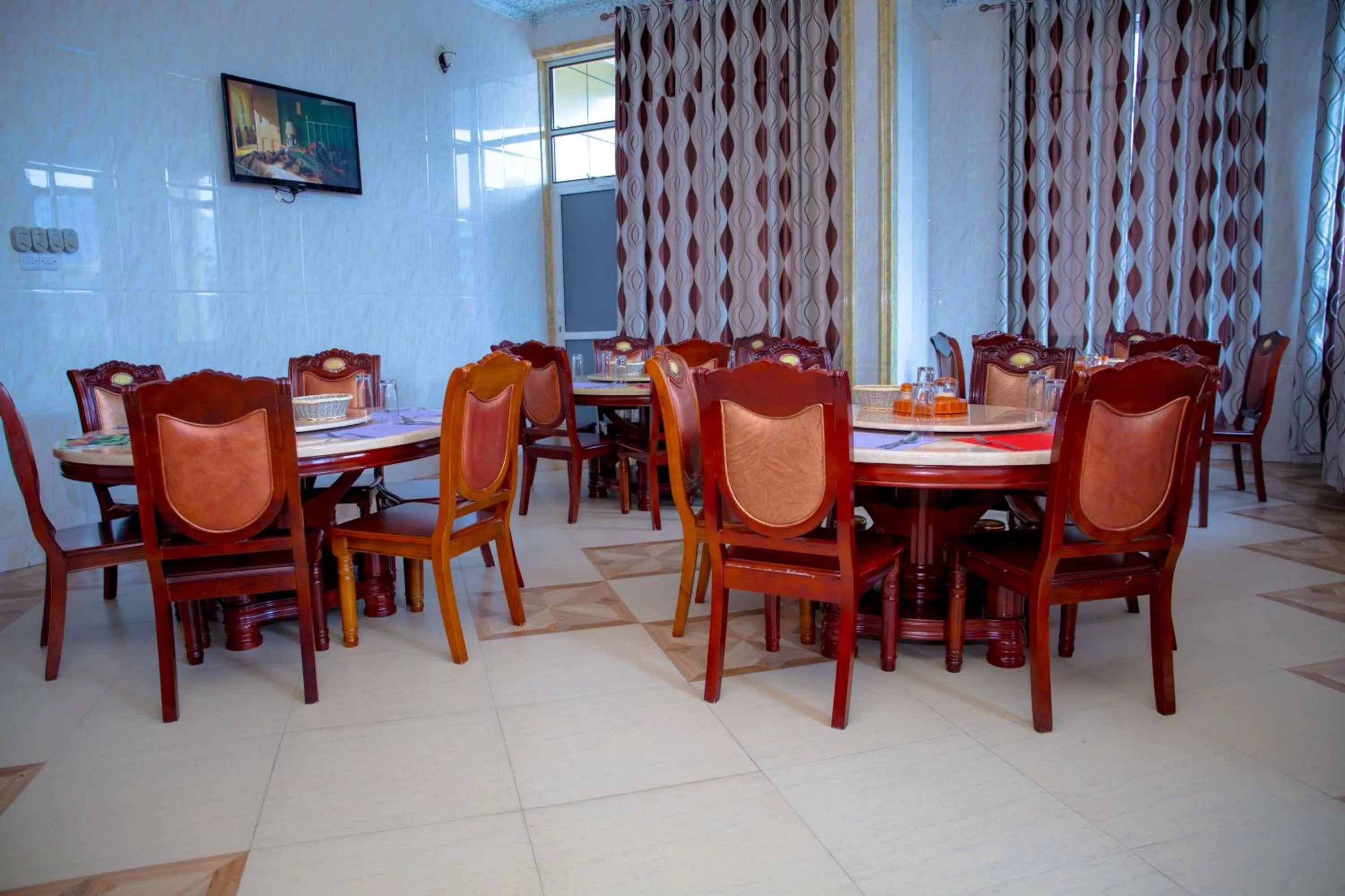 Restaurant/places to eat in BL Airport Hotel