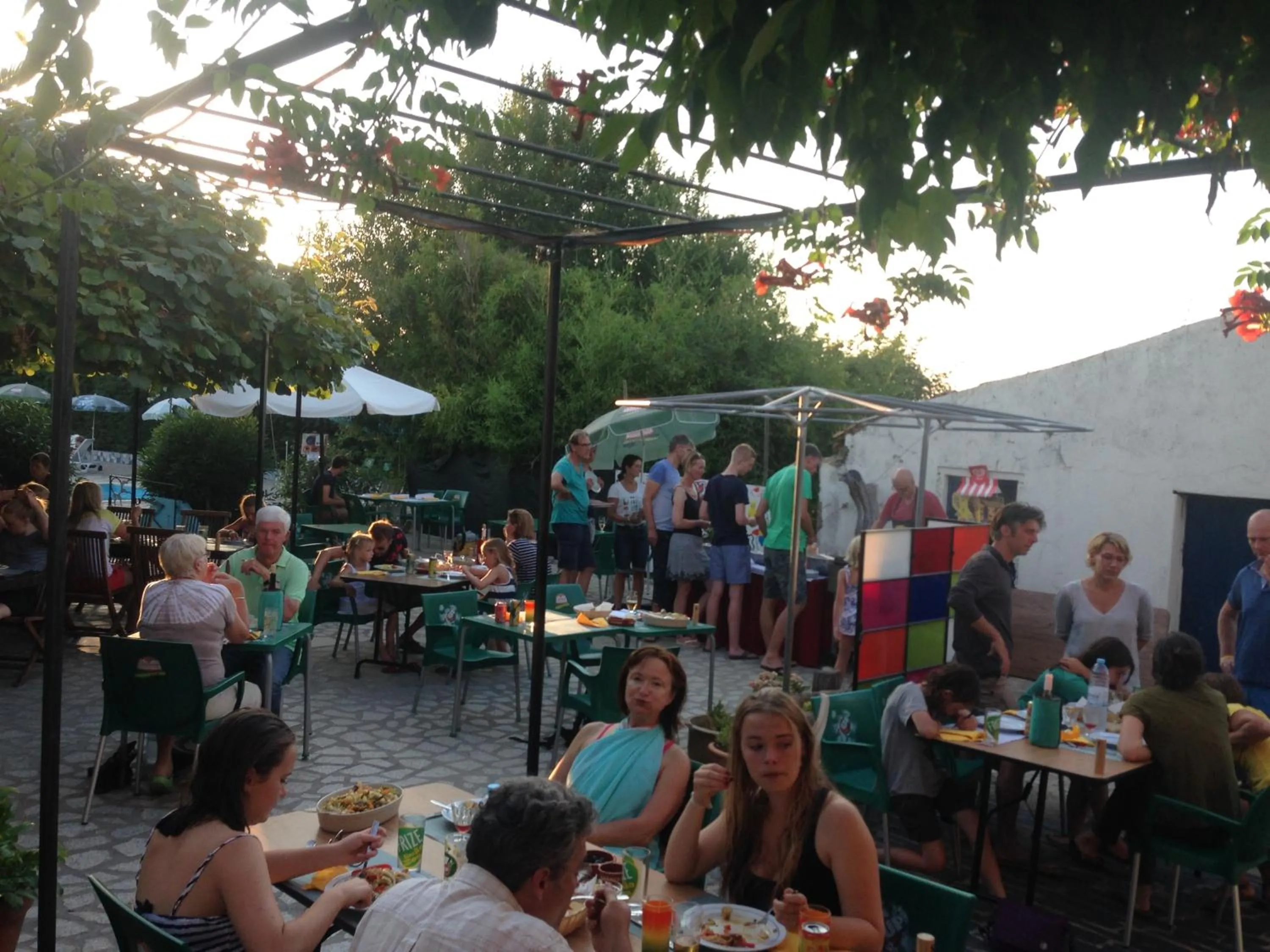 Restaurant/places to eat in Quinta das Cegonhas