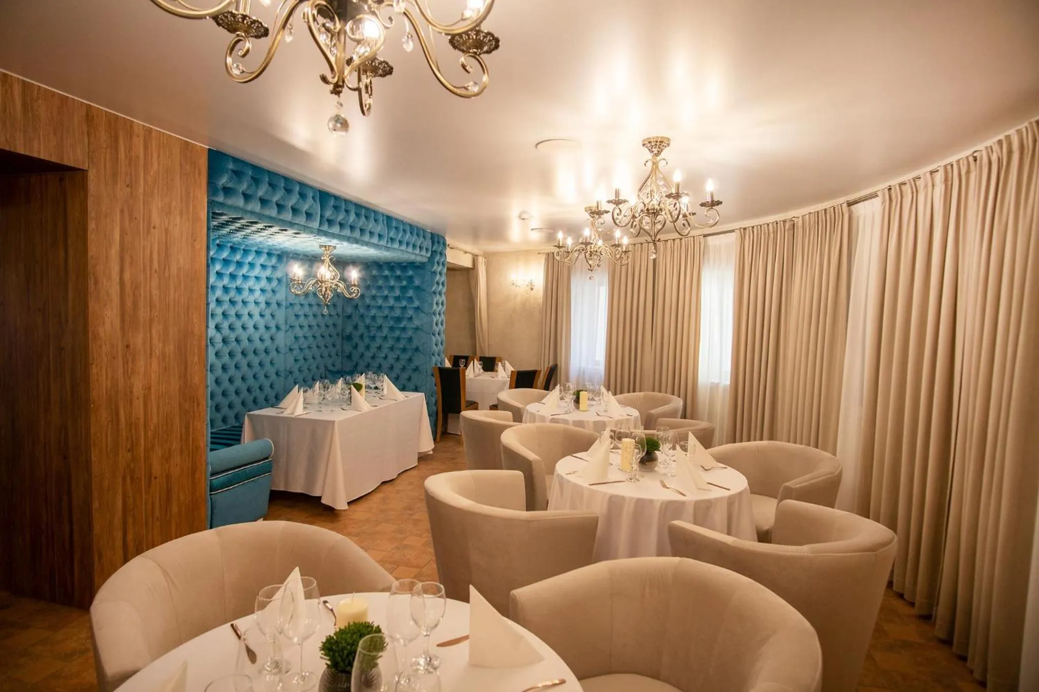 Restaurant/places to eat in Hotel Tomas