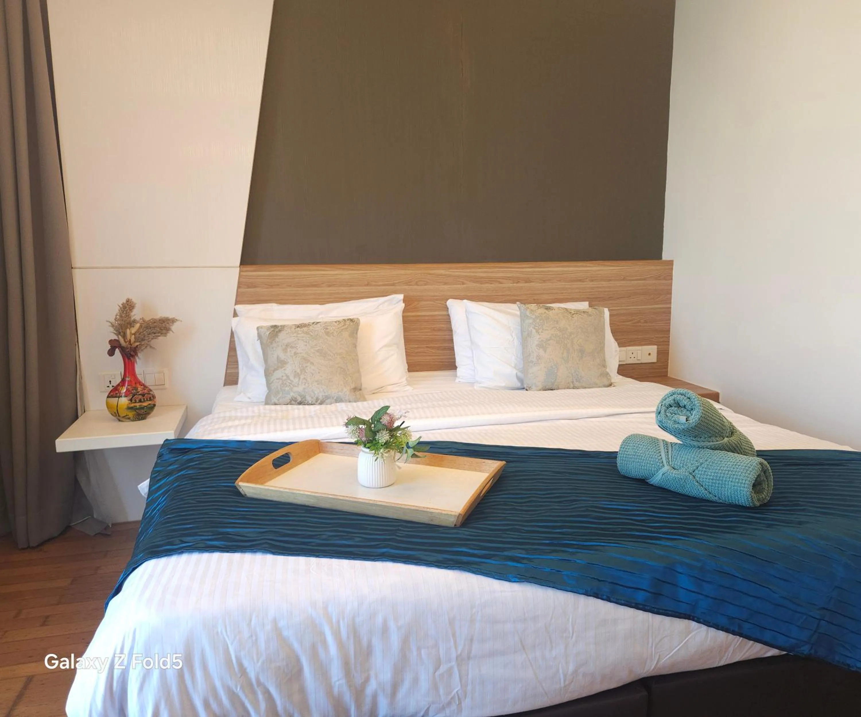 Property building, Bed in Holiday Heaven