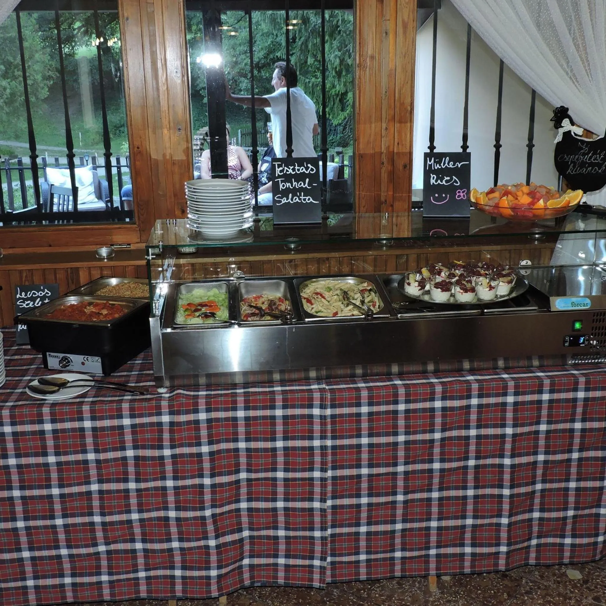 Restaurant/places to eat in Hotel Síkfőkút