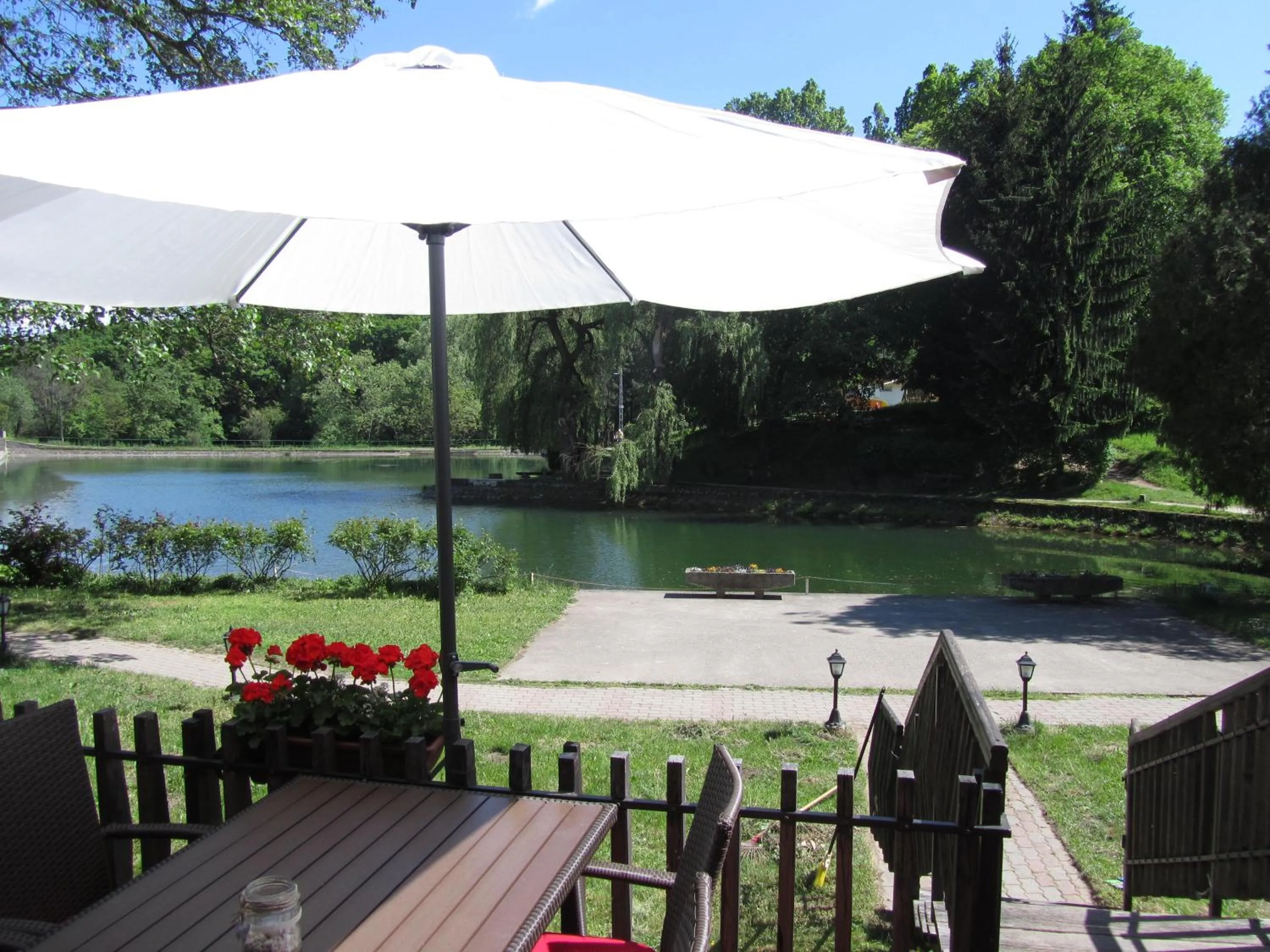 Restaurant/places to eat in Hotel Síkfőkút