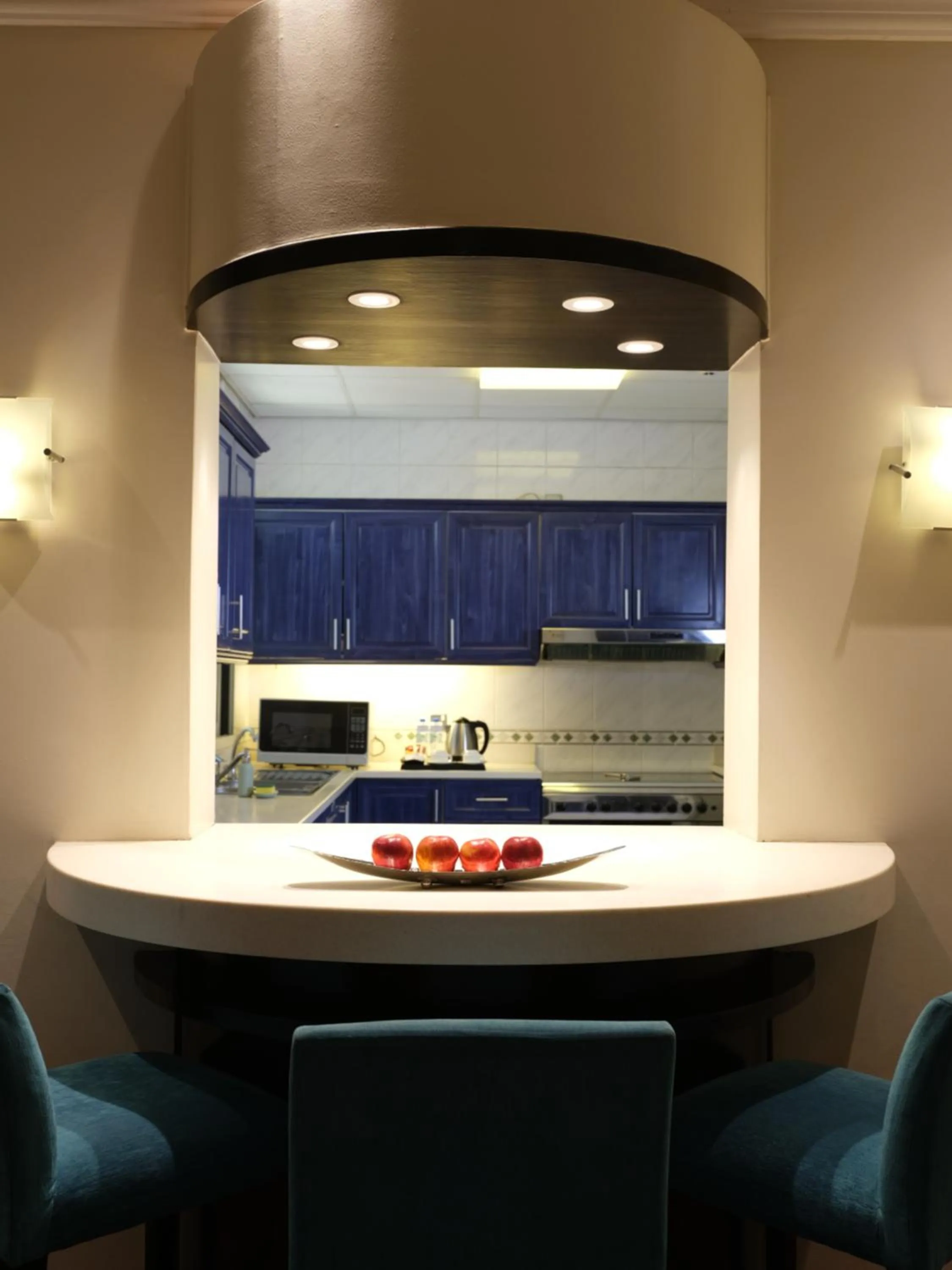 Kitchen or kitchenette in Boudl Salmiya, Kuwait - بودل السالمية الكويت