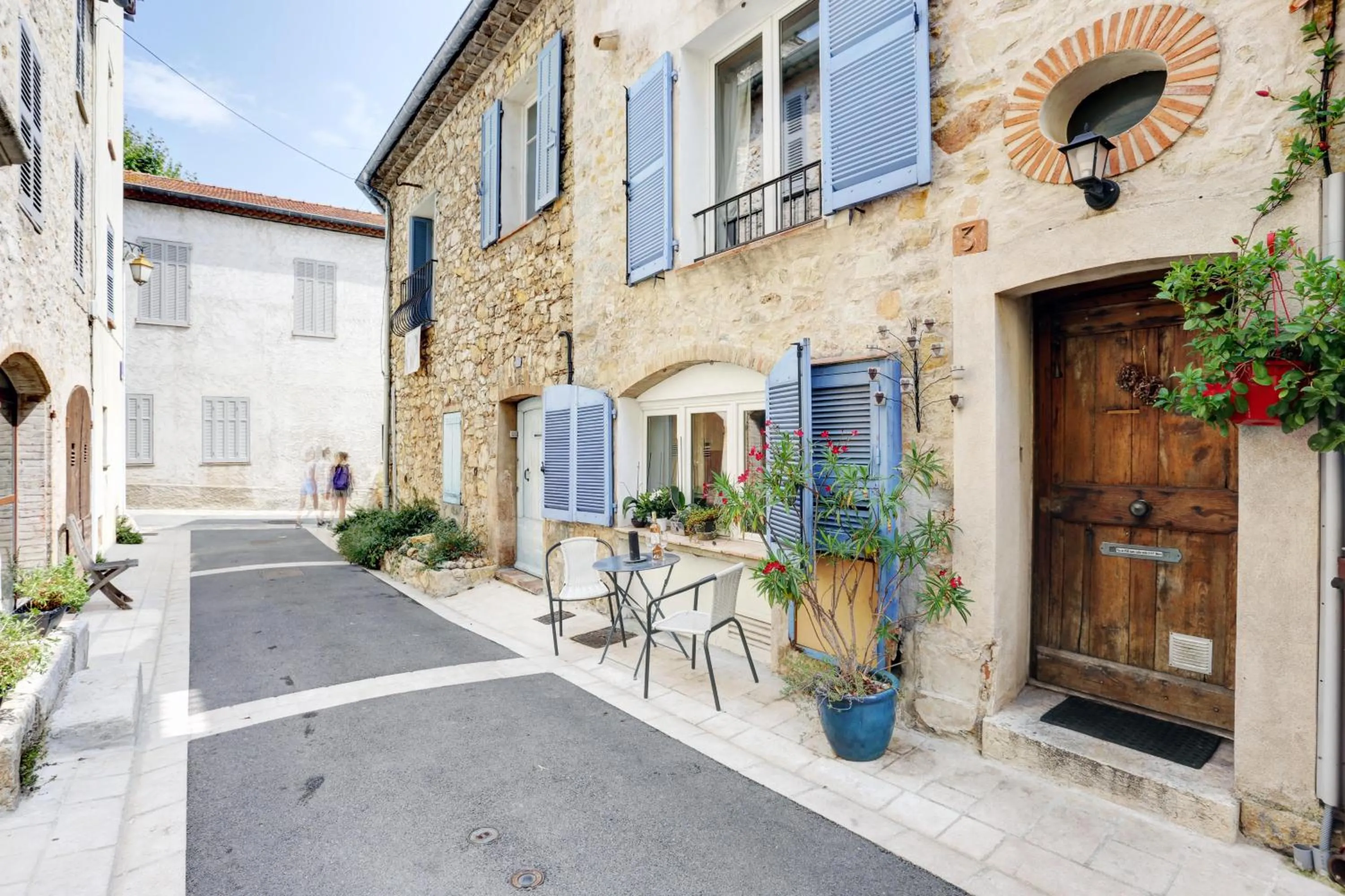 Three-Bedroom Townhouse in Heart Of Valbonne
