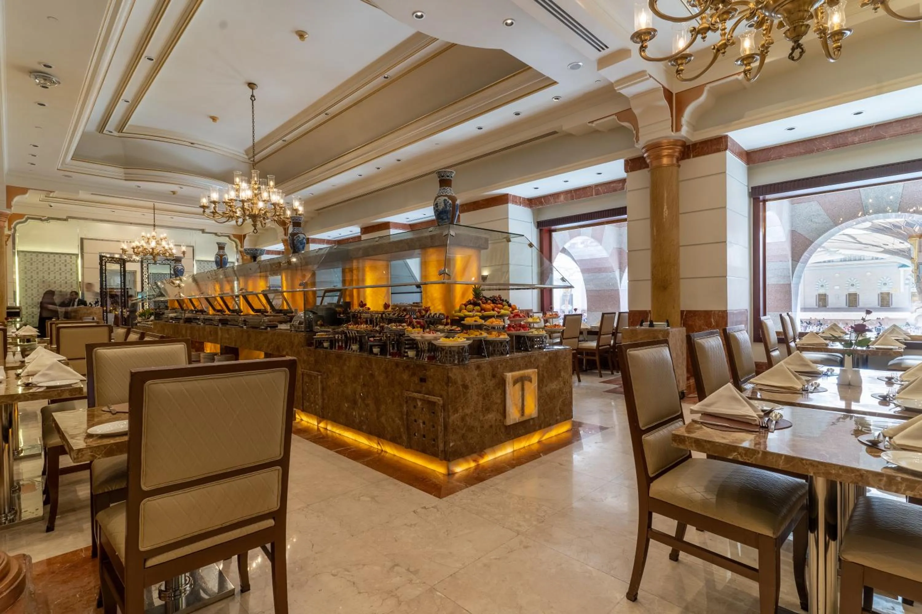 Restaurant/places to eat in Dar Al Taqwa Hotel
