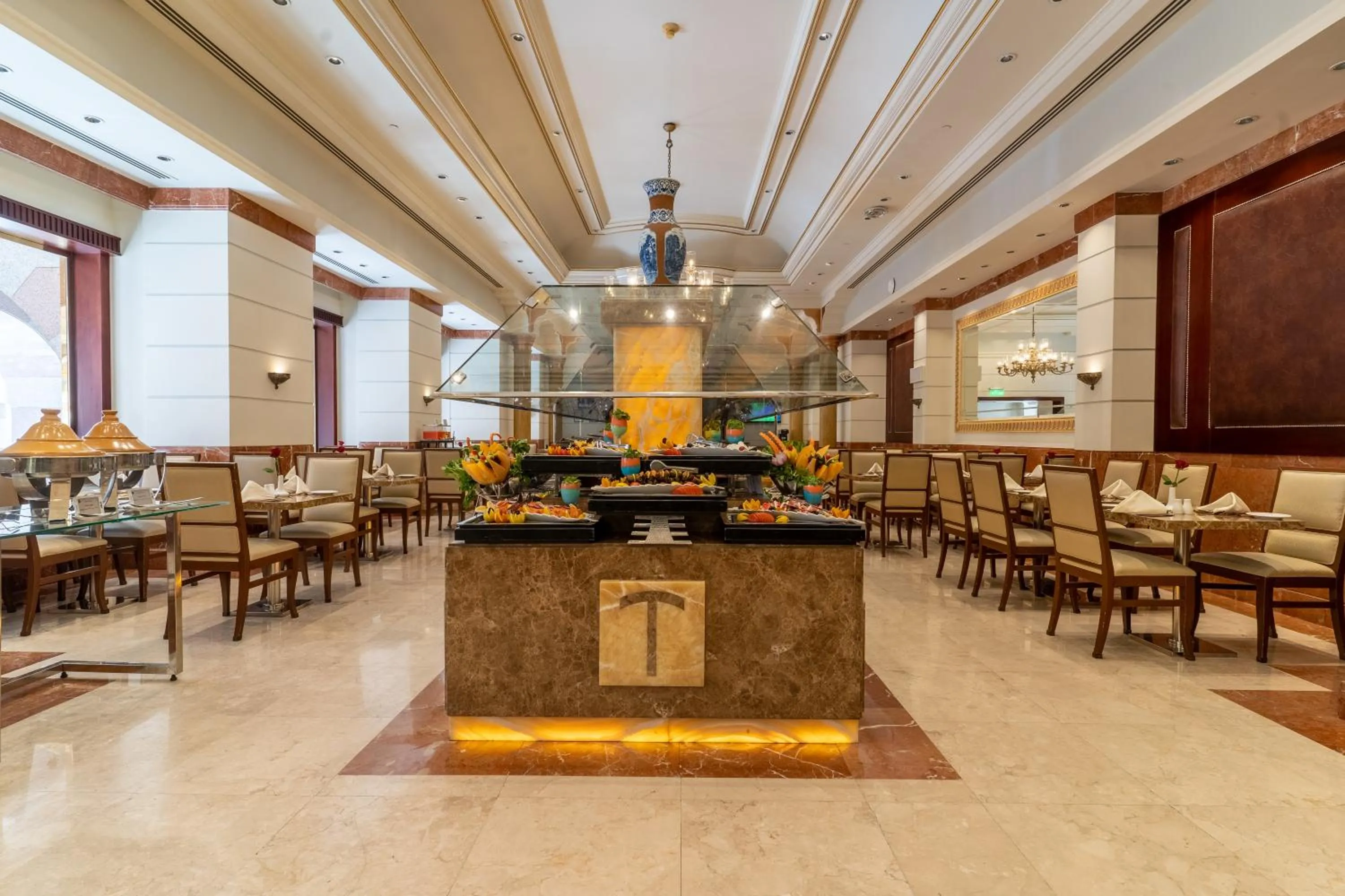 Restaurant/places to eat in Dar Al Taqwa Hotel
