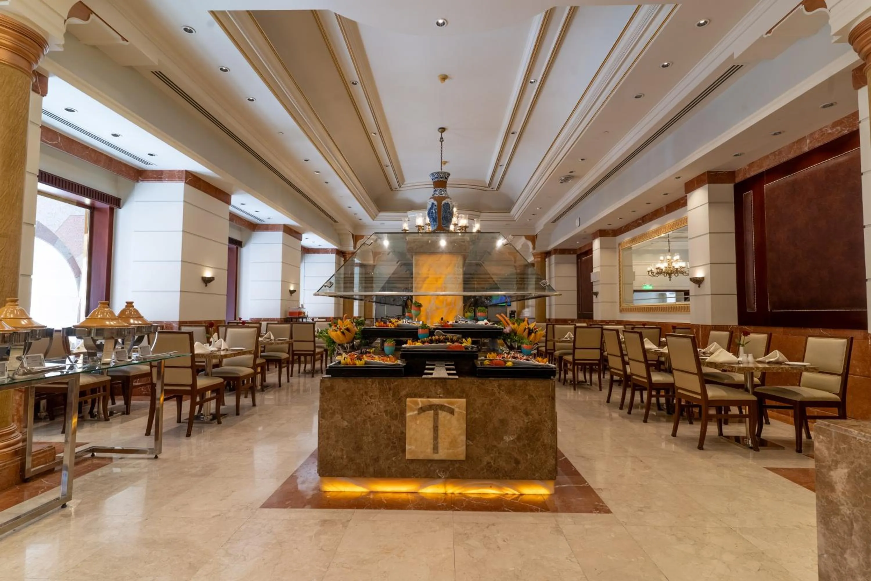 Restaurant/places to eat in Dar Al Taqwa Hotel