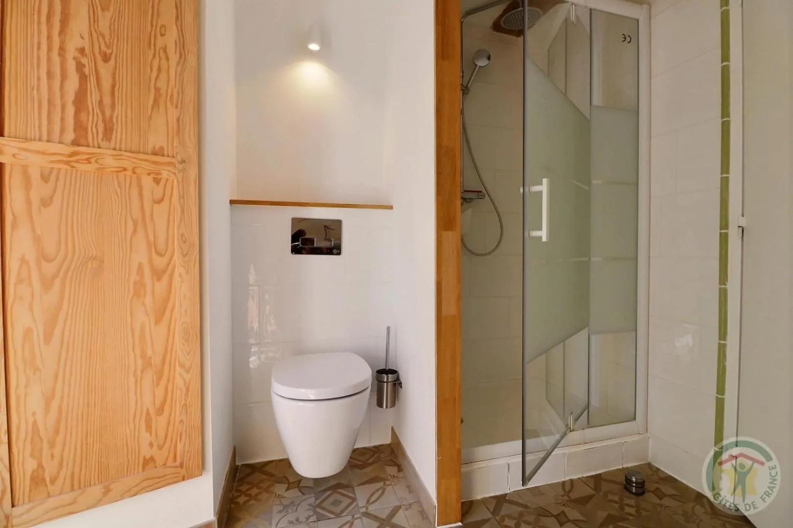 Shower in Chateau des Fontenelles