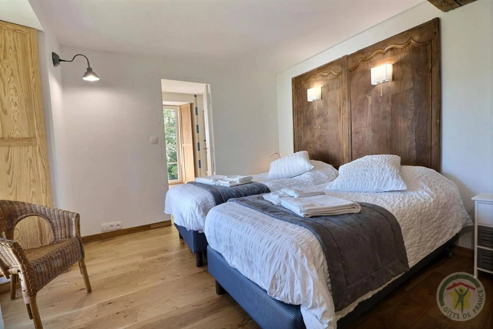 Photo of the whole room, Bed in Chateau des Fontenelles