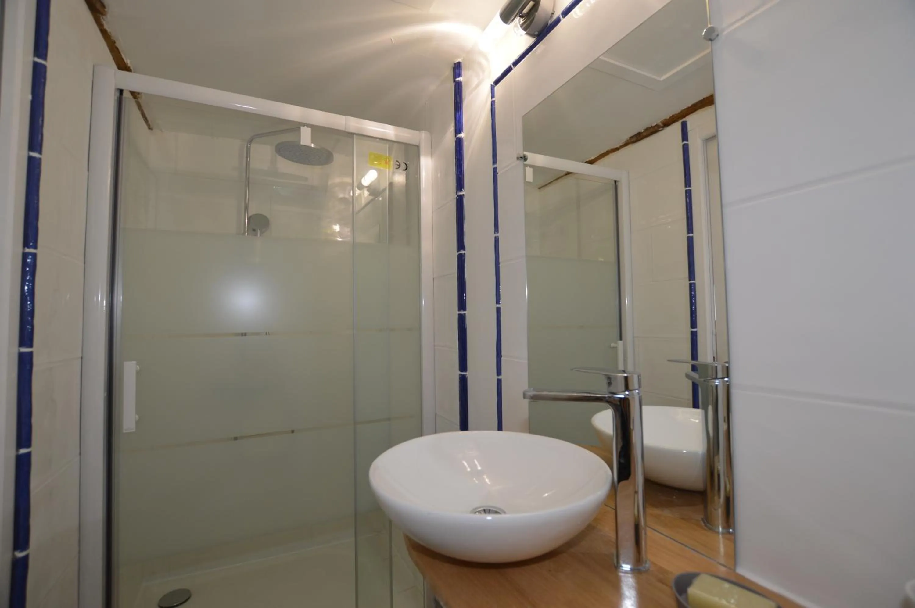 Shower in Chateau des Fontenelles