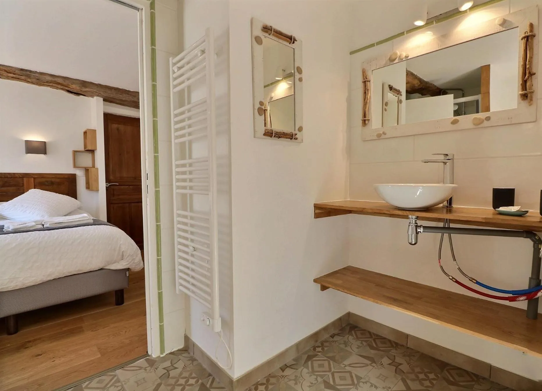 Bathroom, Bed in Chateau des Fontenelles