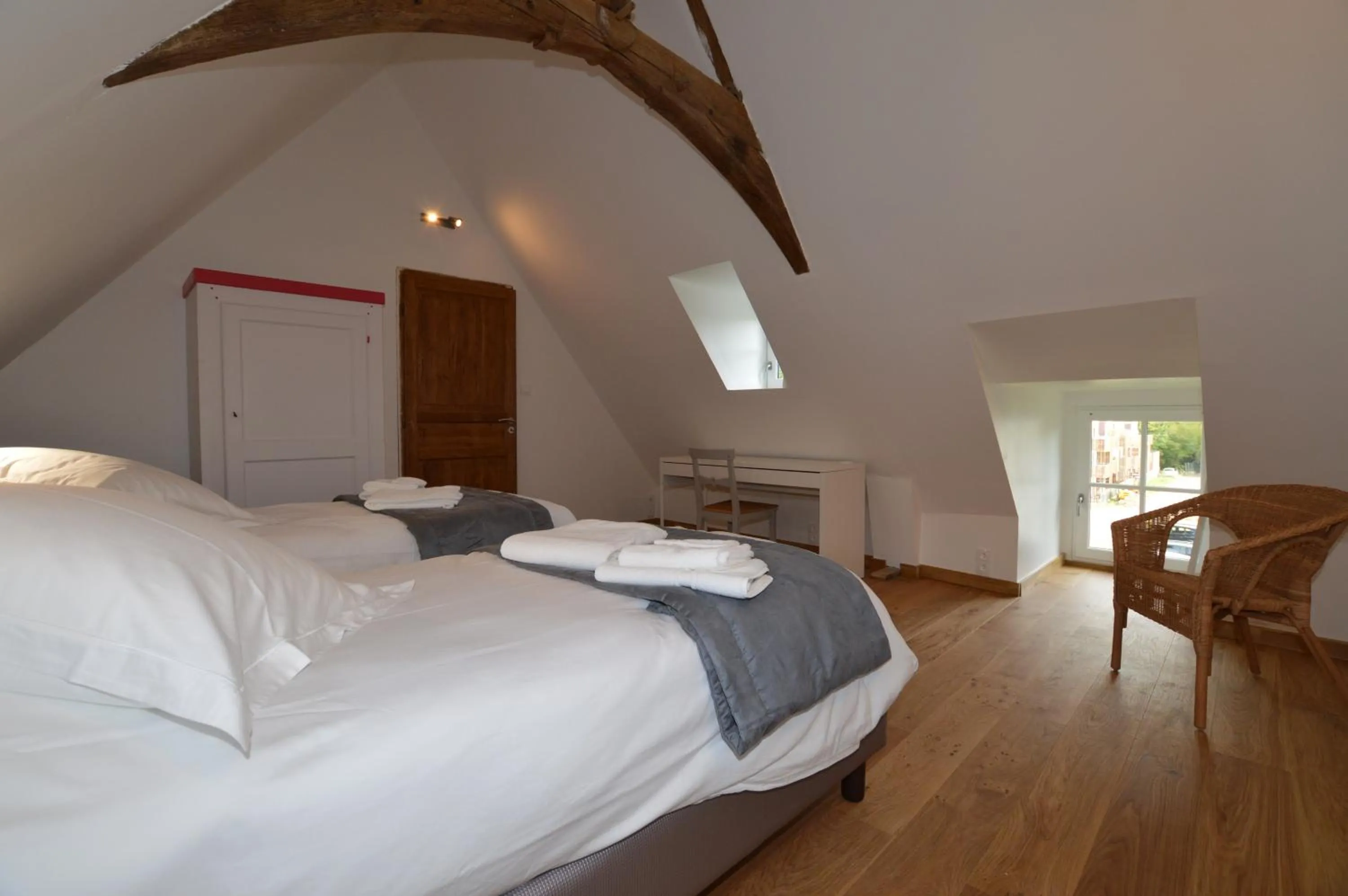 Photo of the whole room, Bed in Chateau des Fontenelles