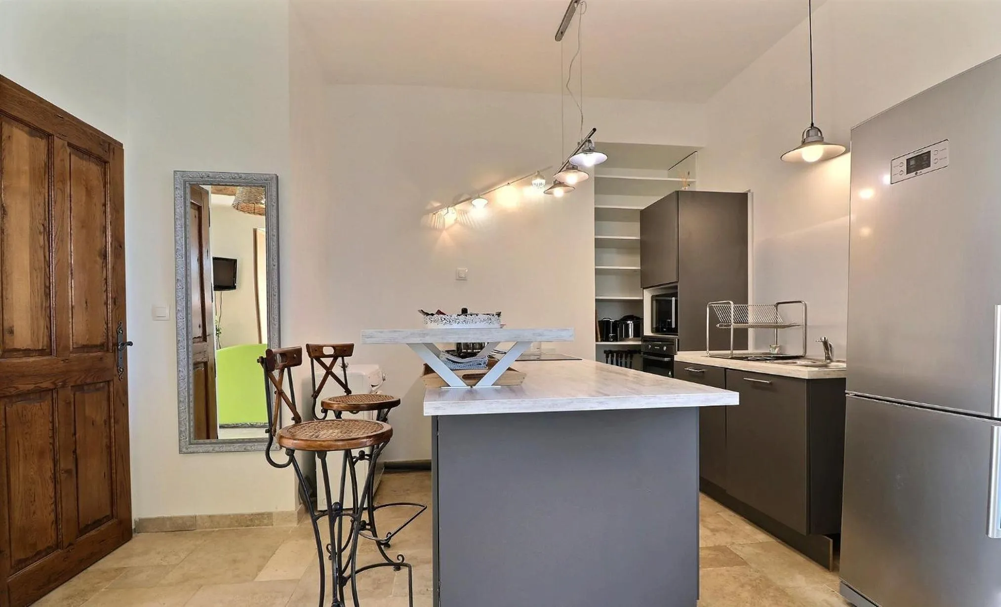 Communal kitchen in Chateau des Fontenelles