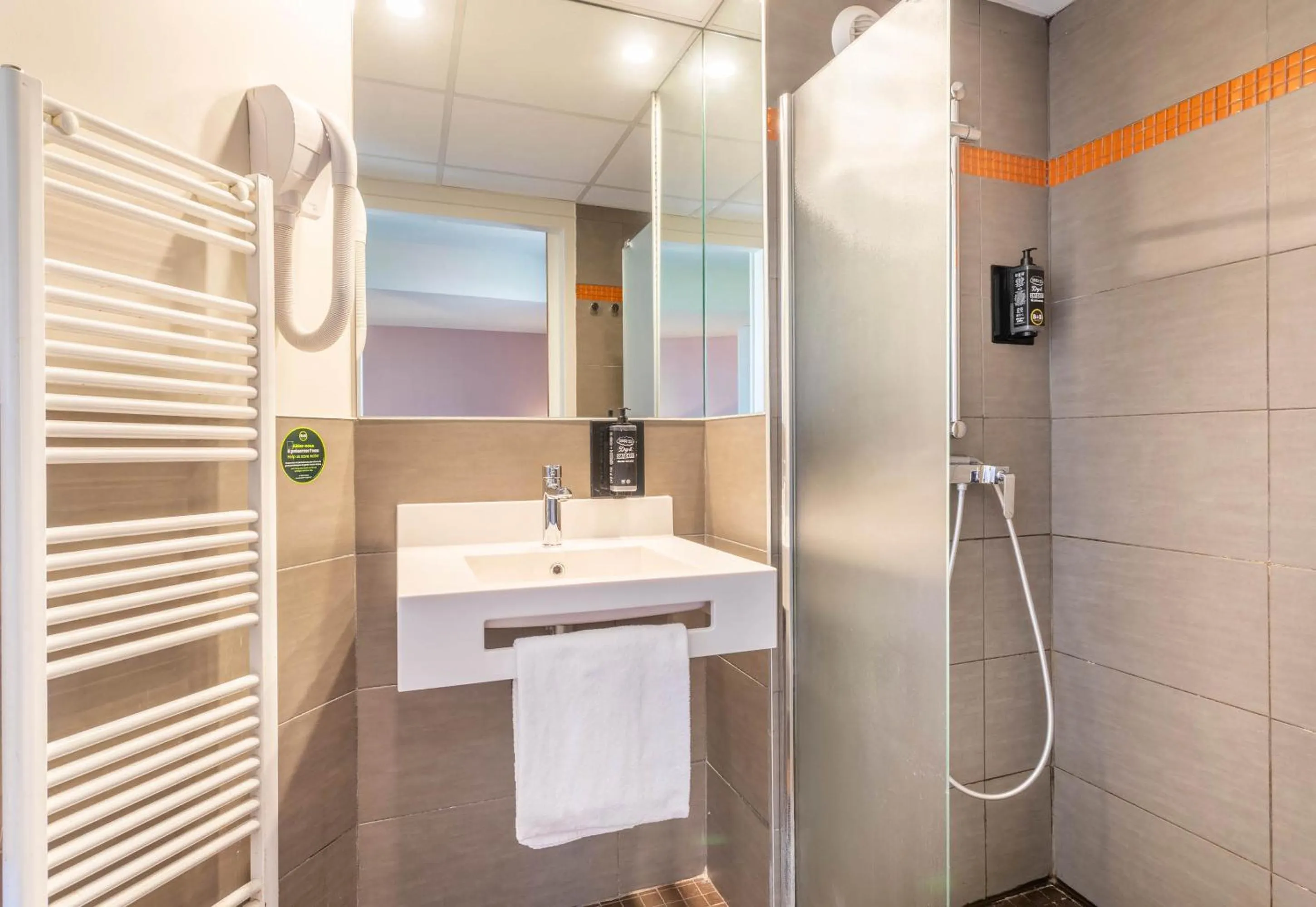 Bathroom in B&B HOTEL Marseille Centre La Timone